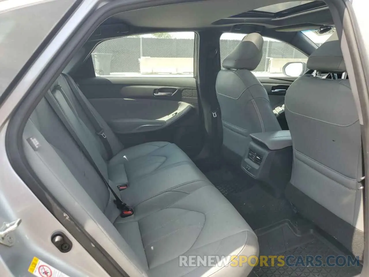 10 Photograph of a damaged car 4T1B21FB6KU004885 TOYOTA AVALON 2019