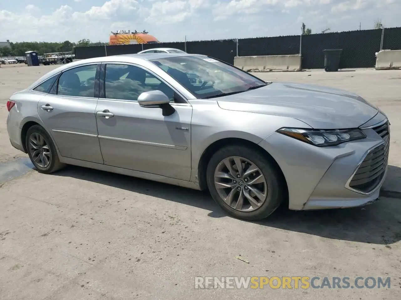 4 Photograph of a damaged car 4T1B21FB6KU004885 TOYOTA AVALON 2019