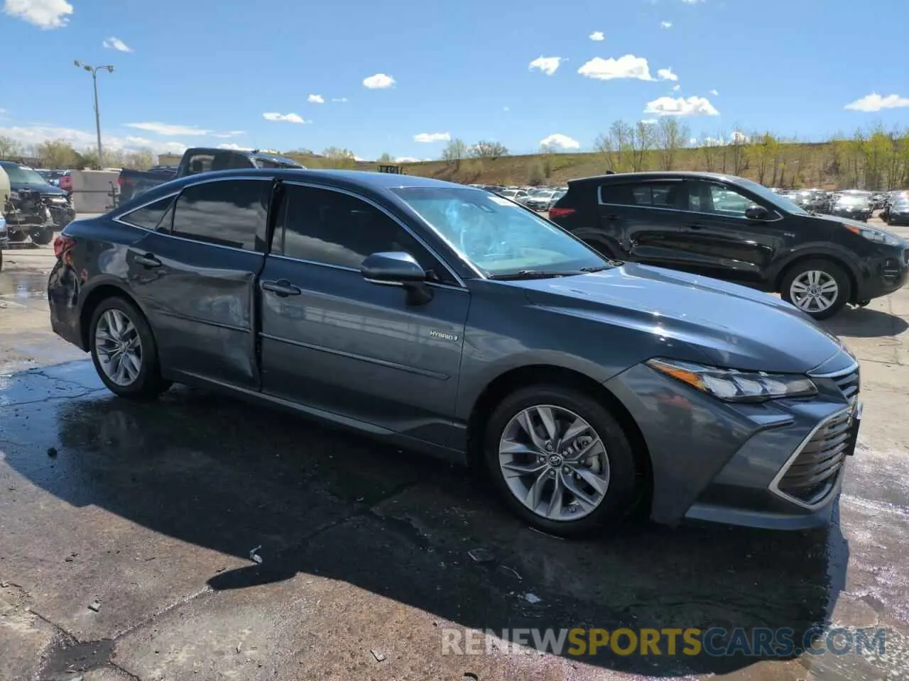 4 Photograph of a damaged car 4T1B21FB6KU006295 TOYOTA AVALON 2019
