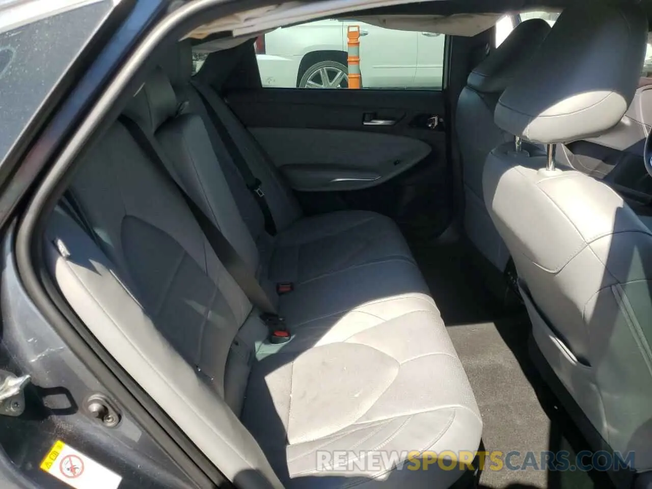 10 Photograph of a damaged car 4T1B21FB7KU002918 TOYOTA AVALON 2019