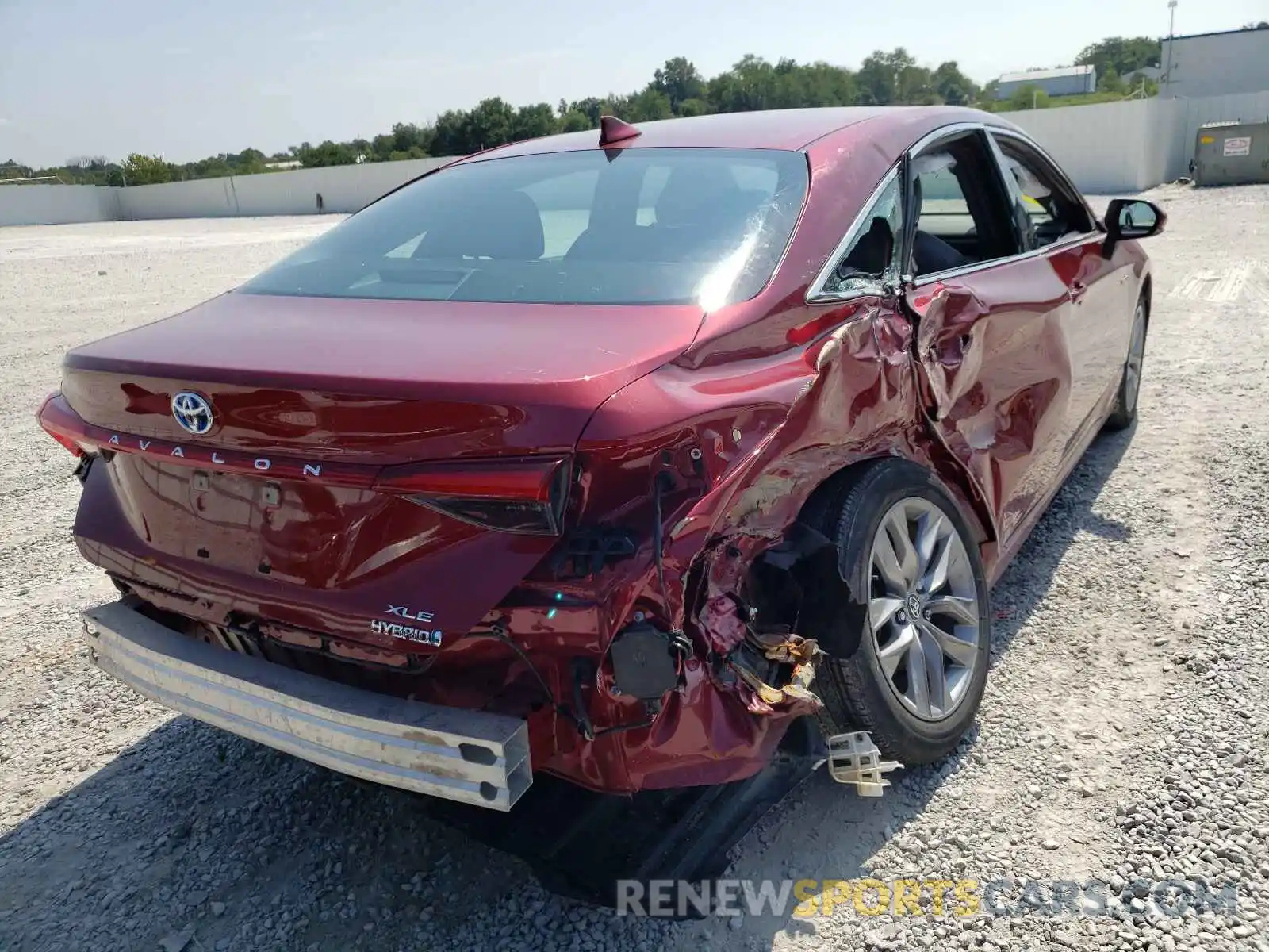 4 Photograph of a damaged car 4T1B21FB8KU004208 TOYOTA AVALON 2019