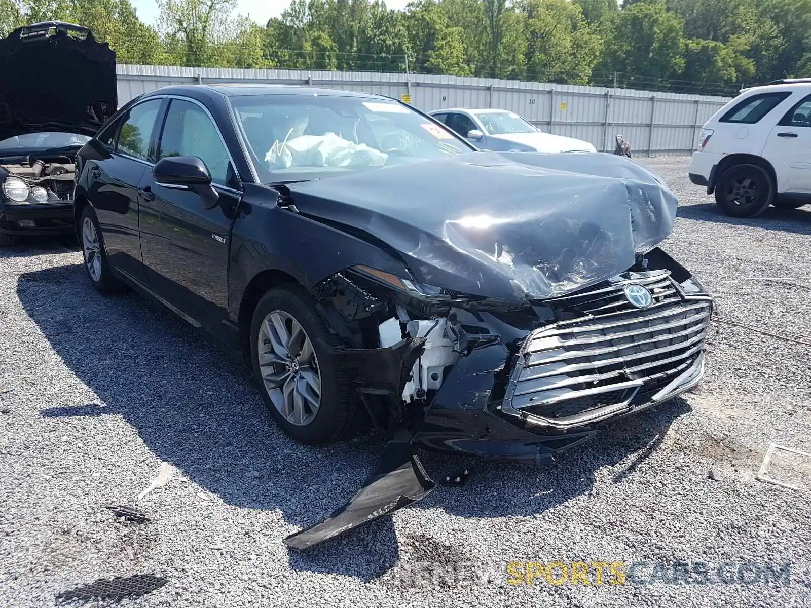 1 Photograph of a damaged car 4T1B21FB8KU004788 TOYOTA AVALON 2019