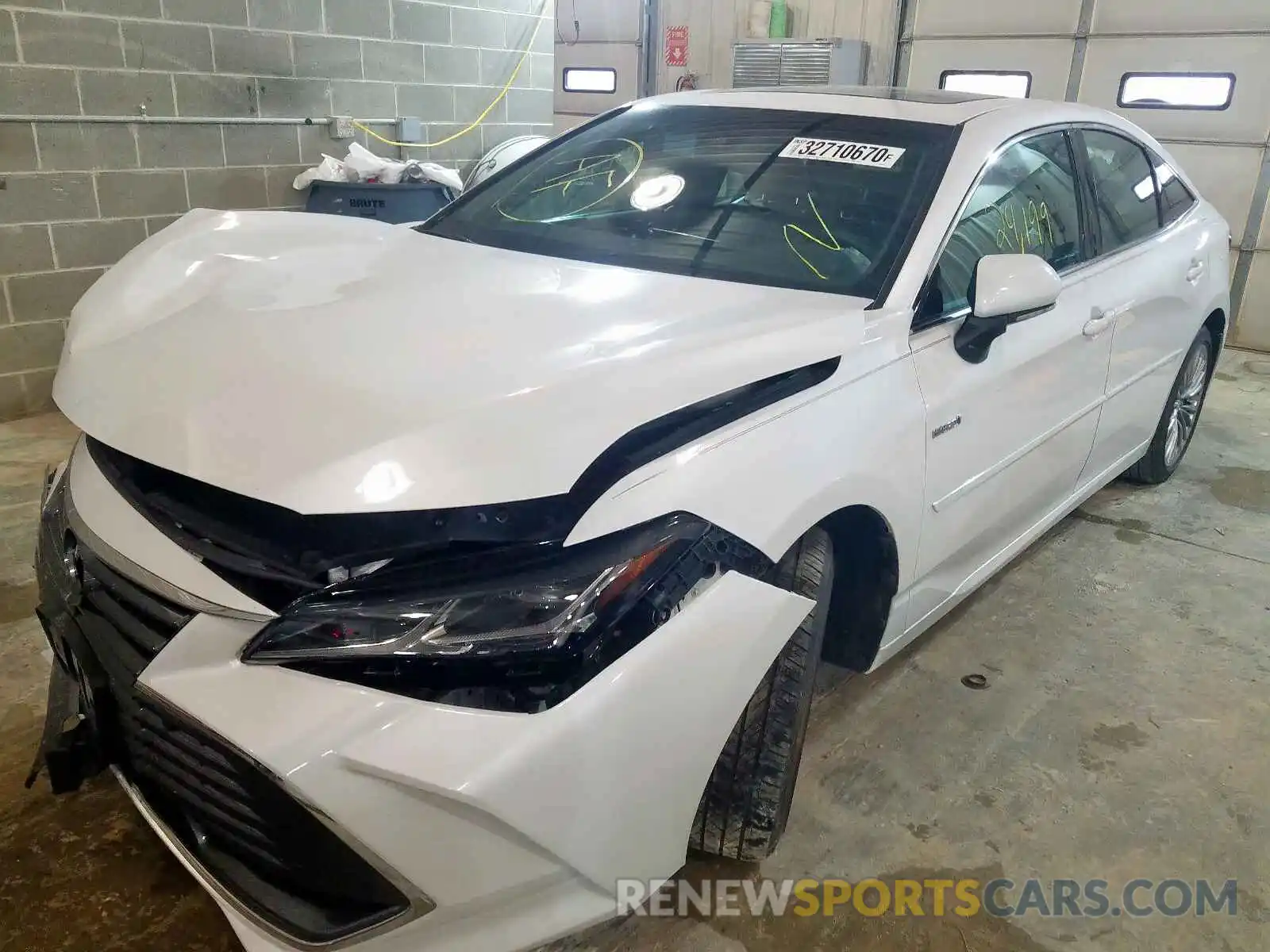 2 Photograph of a damaged car 4T1B21FB8KU007450 TOYOTA AVALON 2019