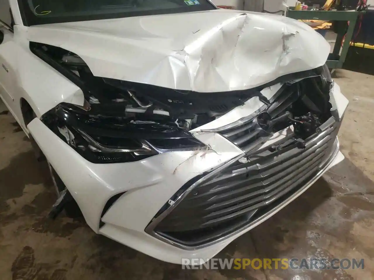 9 Photograph of a damaged car 4T1B21FB9KU004332 TOYOTA AVALON 2019