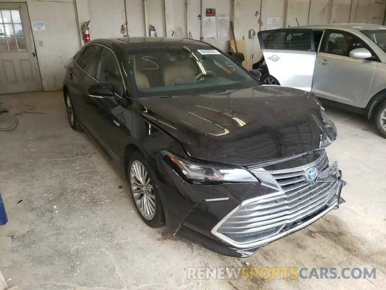 1 Photograph of a damaged car 4T1B21FB9KU010714 TOYOTA AVALON 2019