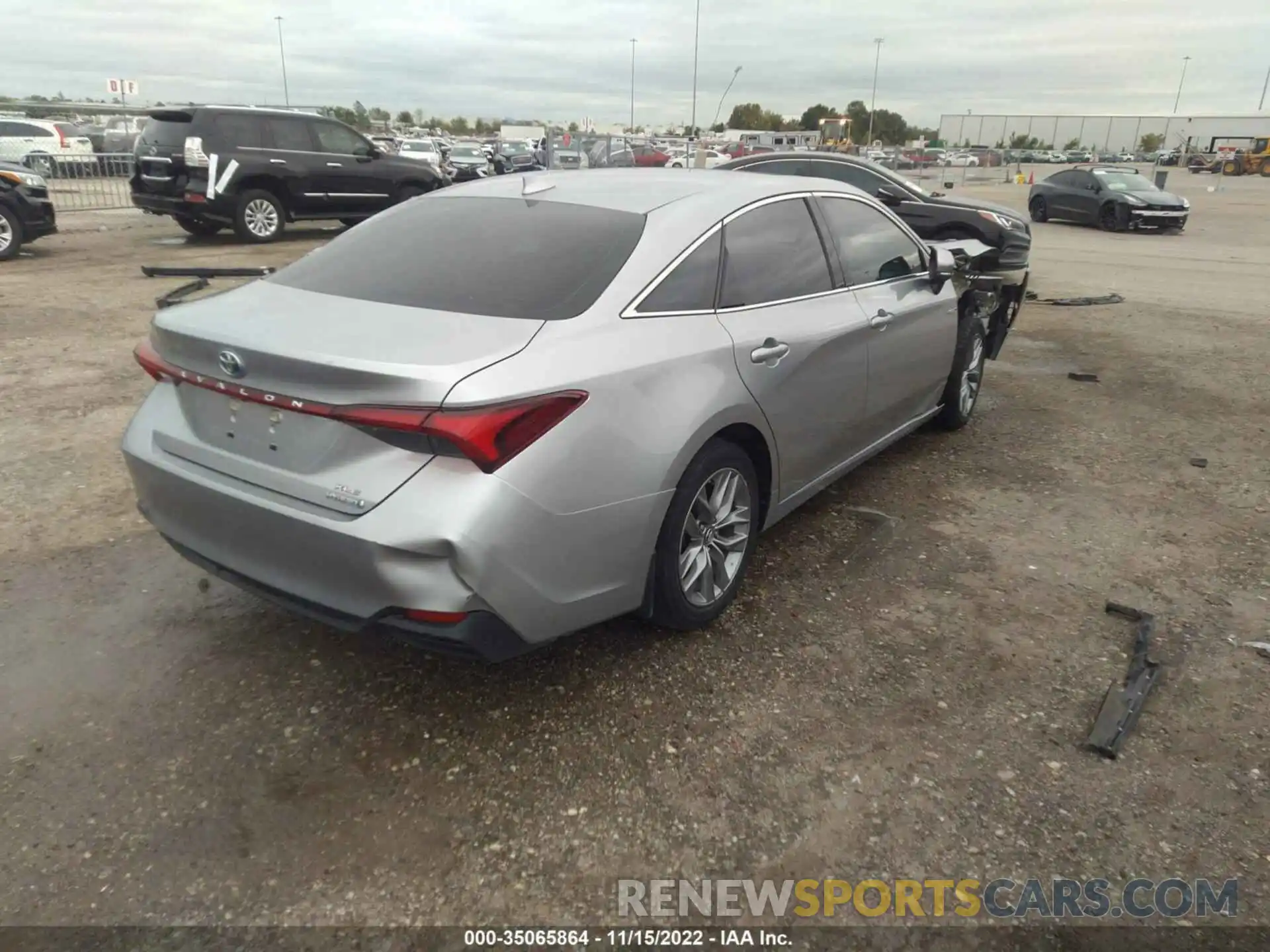 4 Photograph of a damaged car 4T1B21FBXKU006977 TOYOTA AVALON 2019