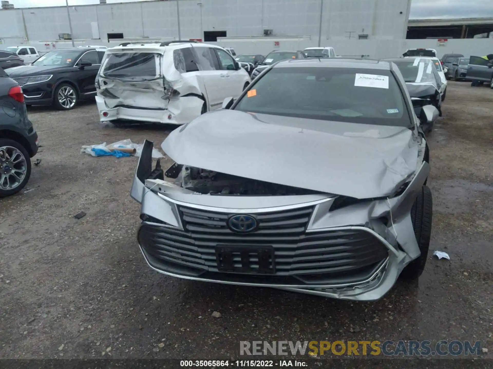 6 Photograph of a damaged car 4T1B21FBXKU006977 TOYOTA AVALON 2019