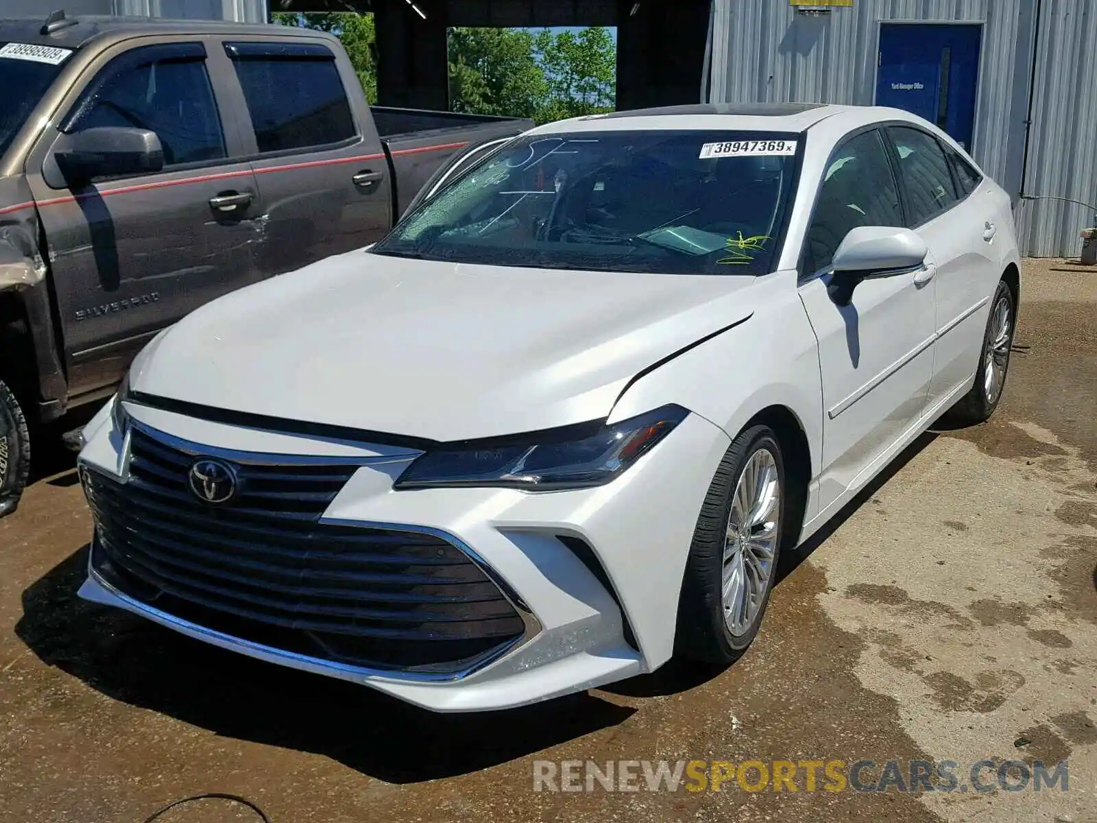 2 Photograph of a damaged car 4T1BZ1FB0KU001623 TOYOTA AVALON 2019