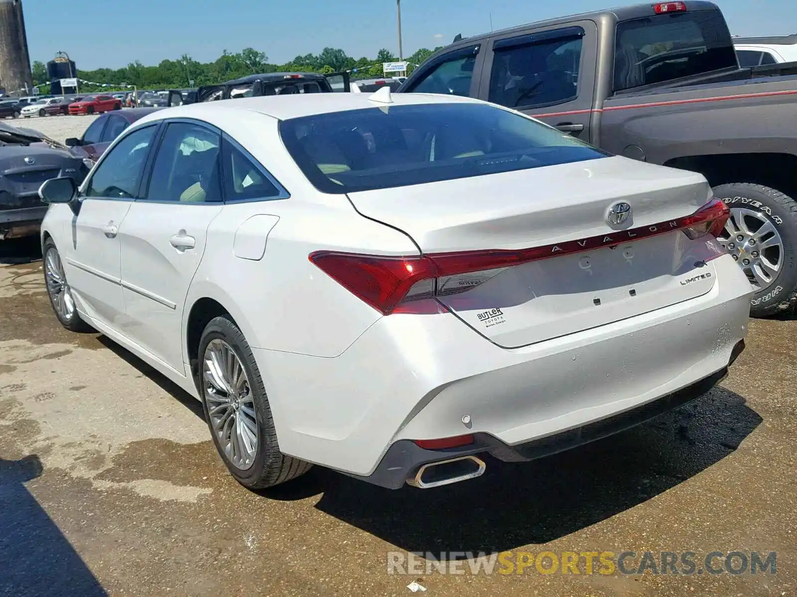 3 Photograph of a damaged car 4T1BZ1FB0KU001623 TOYOTA AVALON 2019