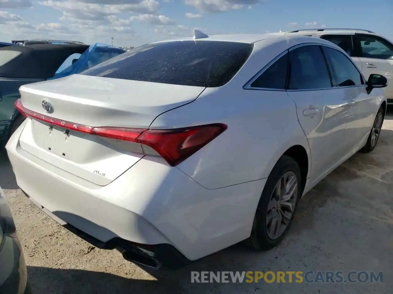 4 Photograph of a damaged car 4T1BZ1FB0KU003629 TOYOTA AVALON 2019