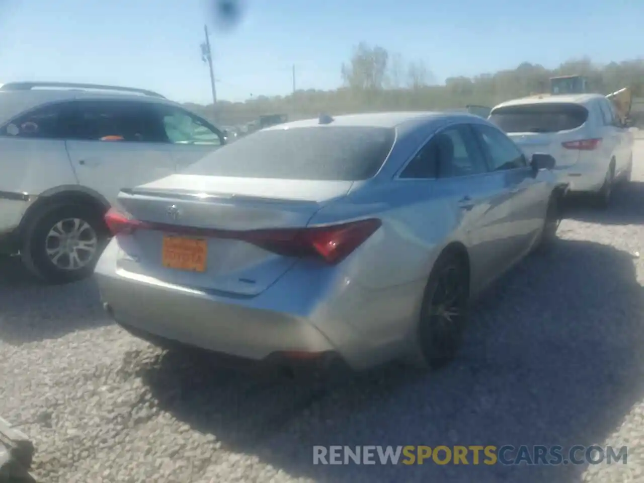 4 Photograph of a damaged car 4T1BZ1FB0KU004862 TOYOTA AVALON 2019