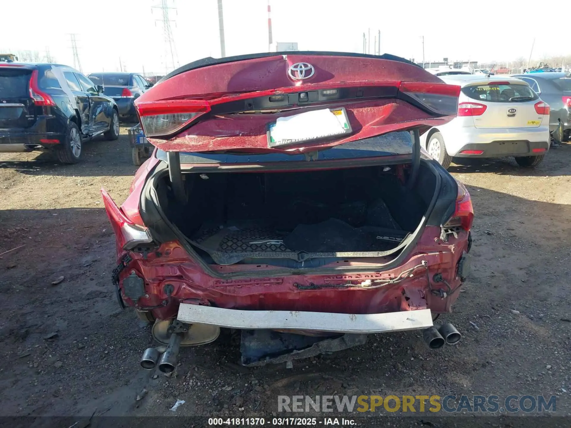 17 Photograph of a damaged car 4T1BZ1FB0KU009172 TOYOTA AVALON 2019