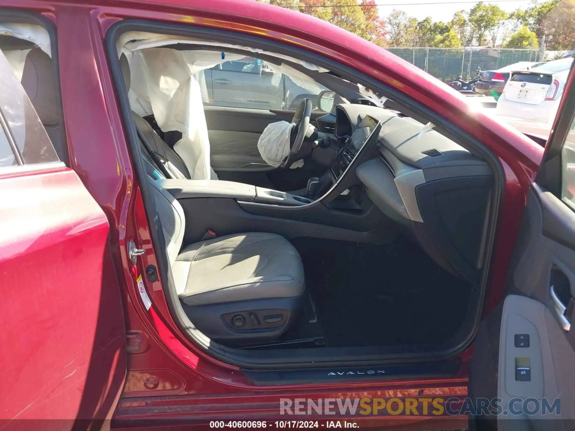 5 Photograph of a damaged car 4T1BZ1FB0KU010029 TOYOTA AVALON 2019