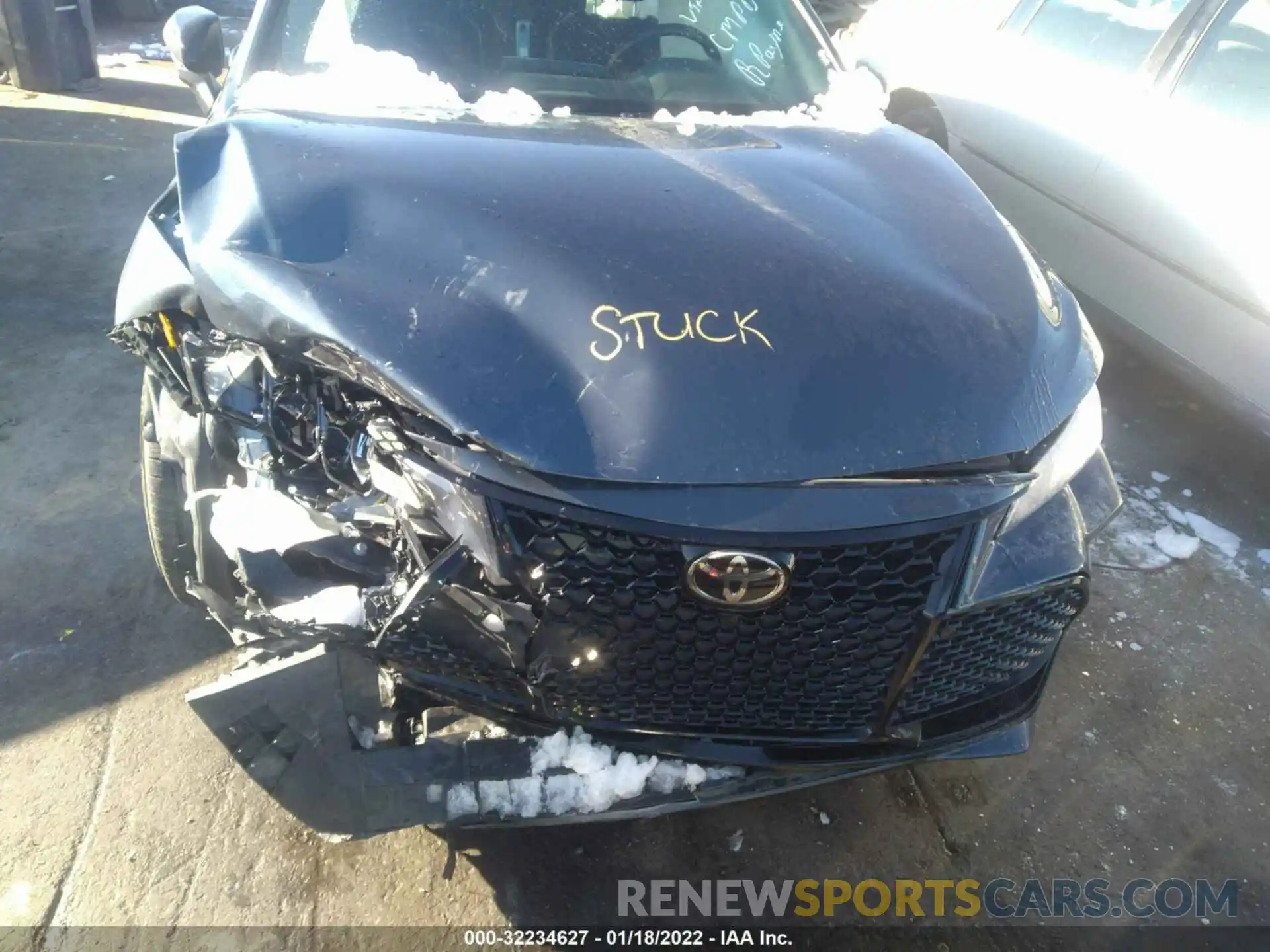 10 Photograph of a damaged car 4T1BZ1FB0KU010337 TOYOTA AVALON 2019