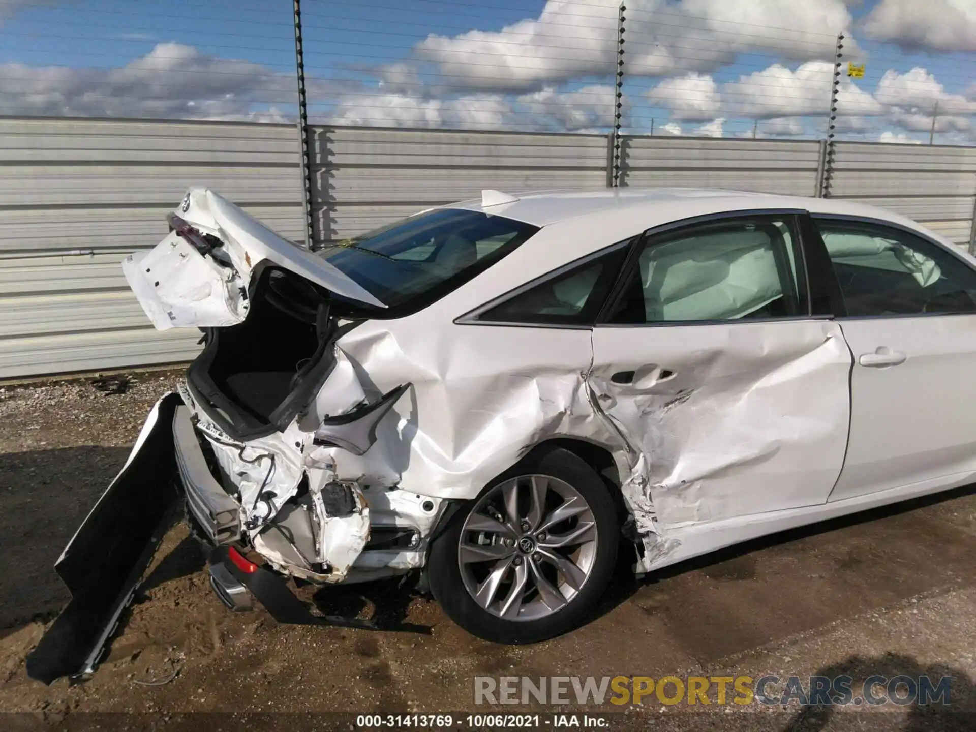 6 Photograph of a damaged car 4T1BZ1FB0KU011147 TOYOTA AVALON 2019