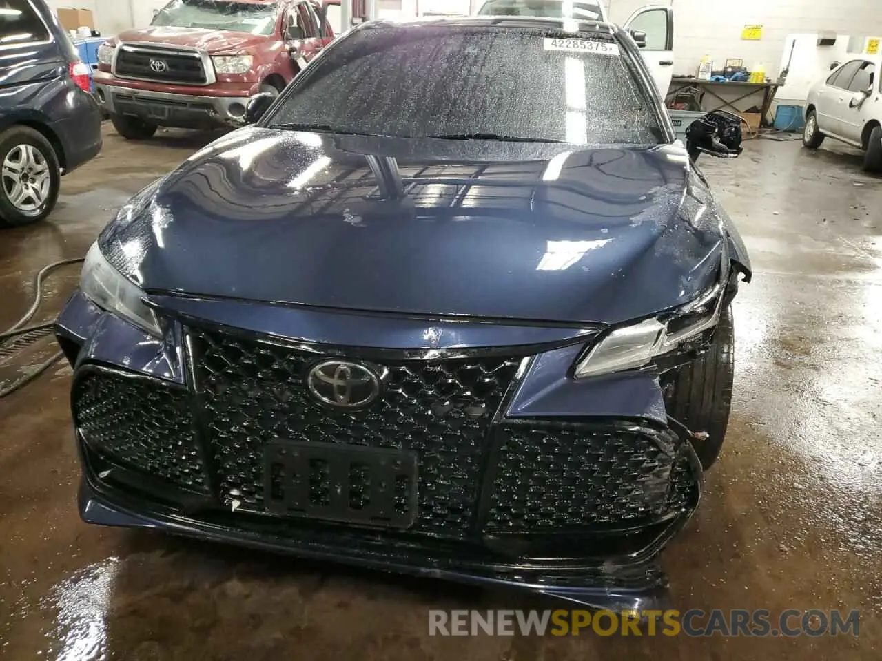 5 Photograph of a damaged car 4T1BZ1FB0KU016719 TOYOTA AVALON 2019