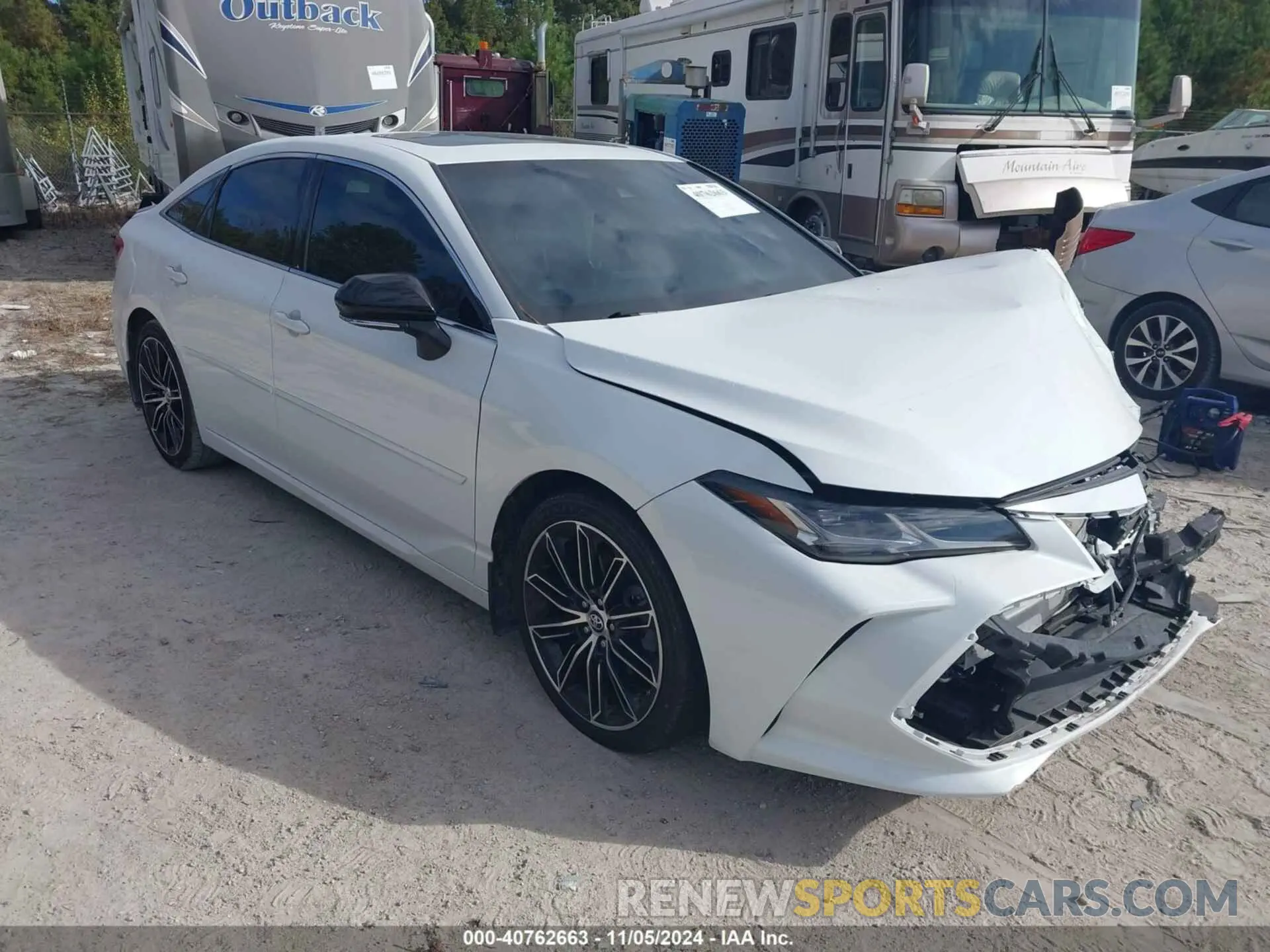 1 Photograph of a damaged car 4T1BZ1FB0KU020558 TOYOTA AVALON 2019