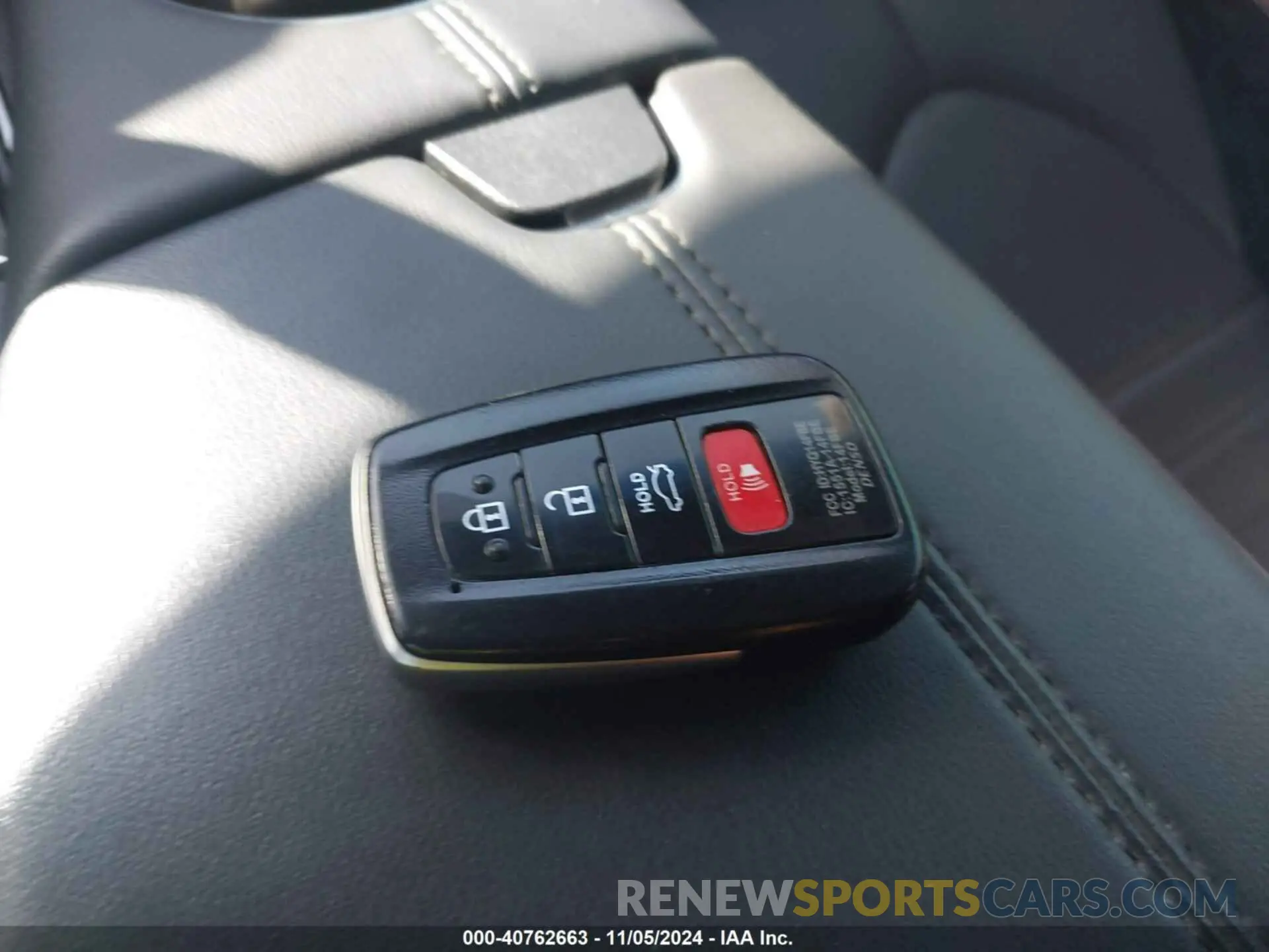 11 Photograph of a damaged car 4T1BZ1FB0KU020558 TOYOTA AVALON 2019