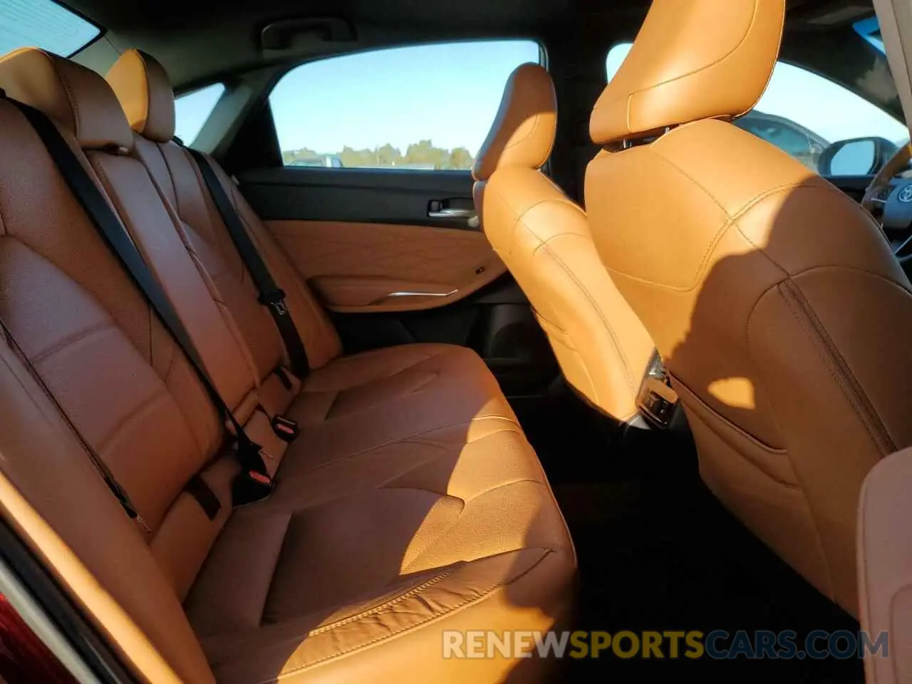 10 Photograph of a damaged car 4T1BZ1FB0KU027431 TOYOTA AVALON 2019