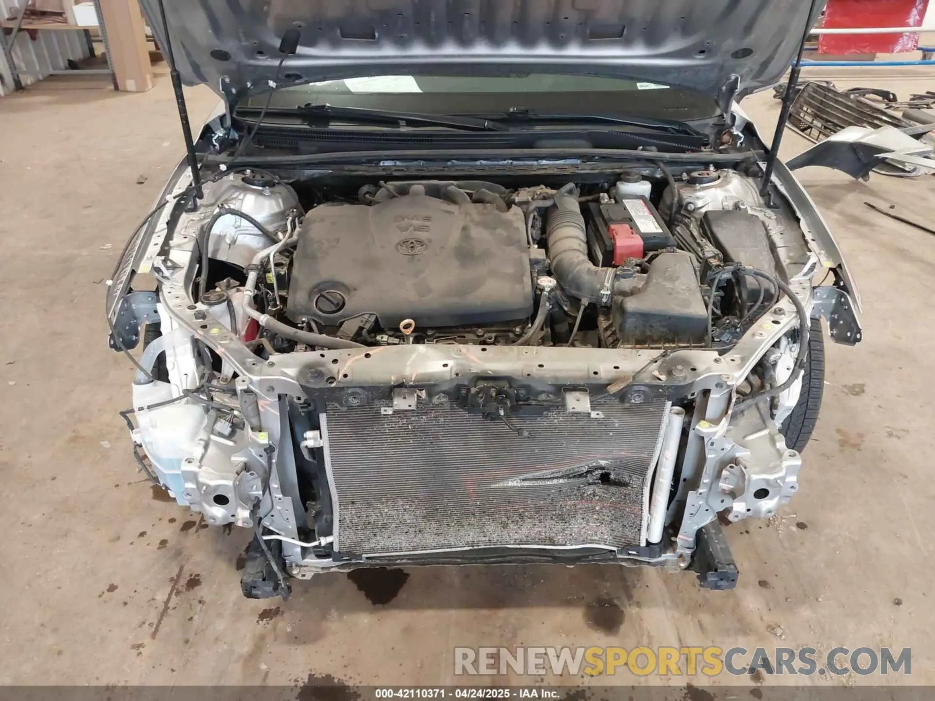 10 Photograph of a damaged car 4T1BZ1FB0KU027896 TOYOTA AVALON 2019