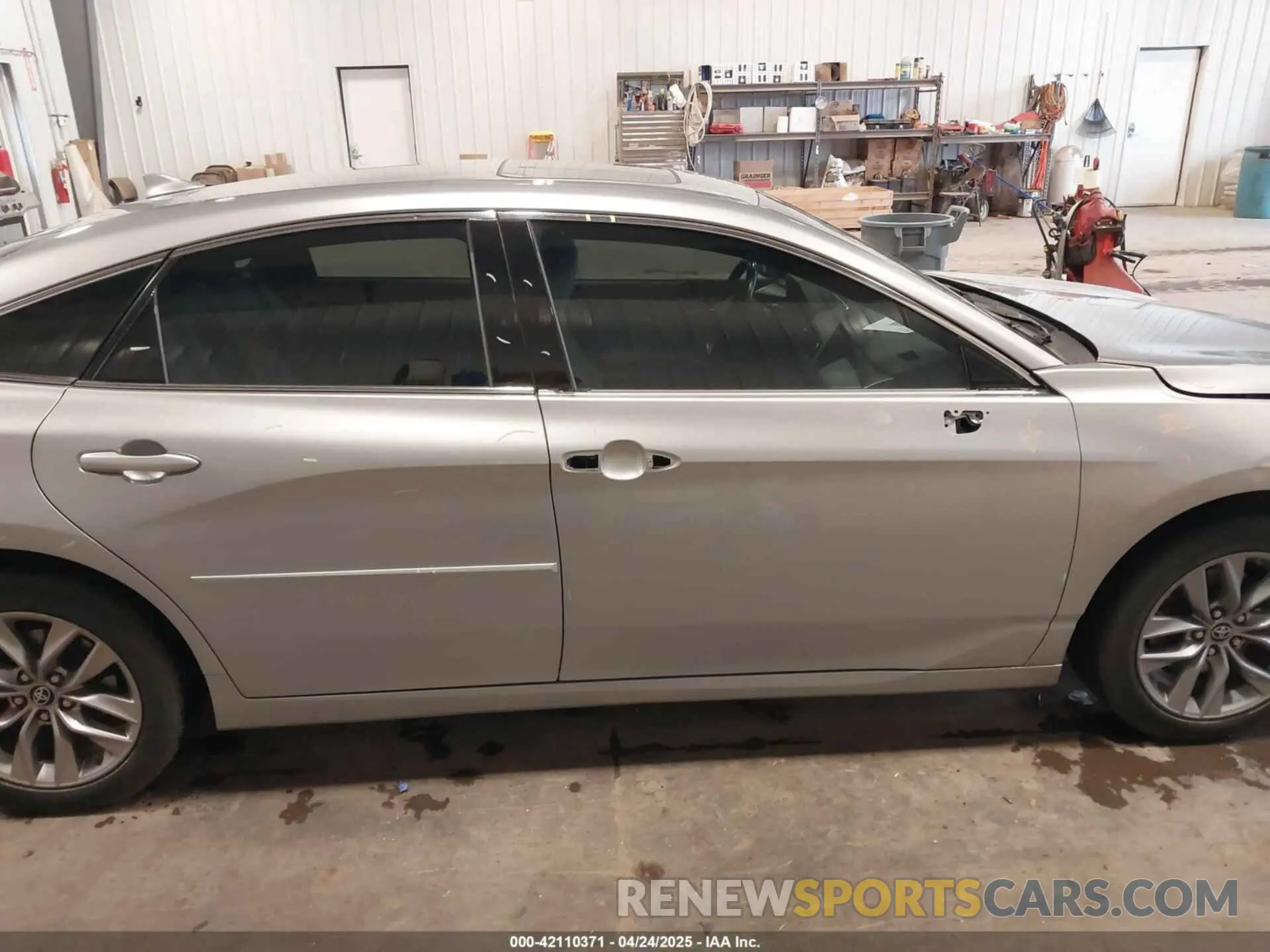 14 Photograph of a damaged car 4T1BZ1FB0KU027896 TOYOTA AVALON 2019