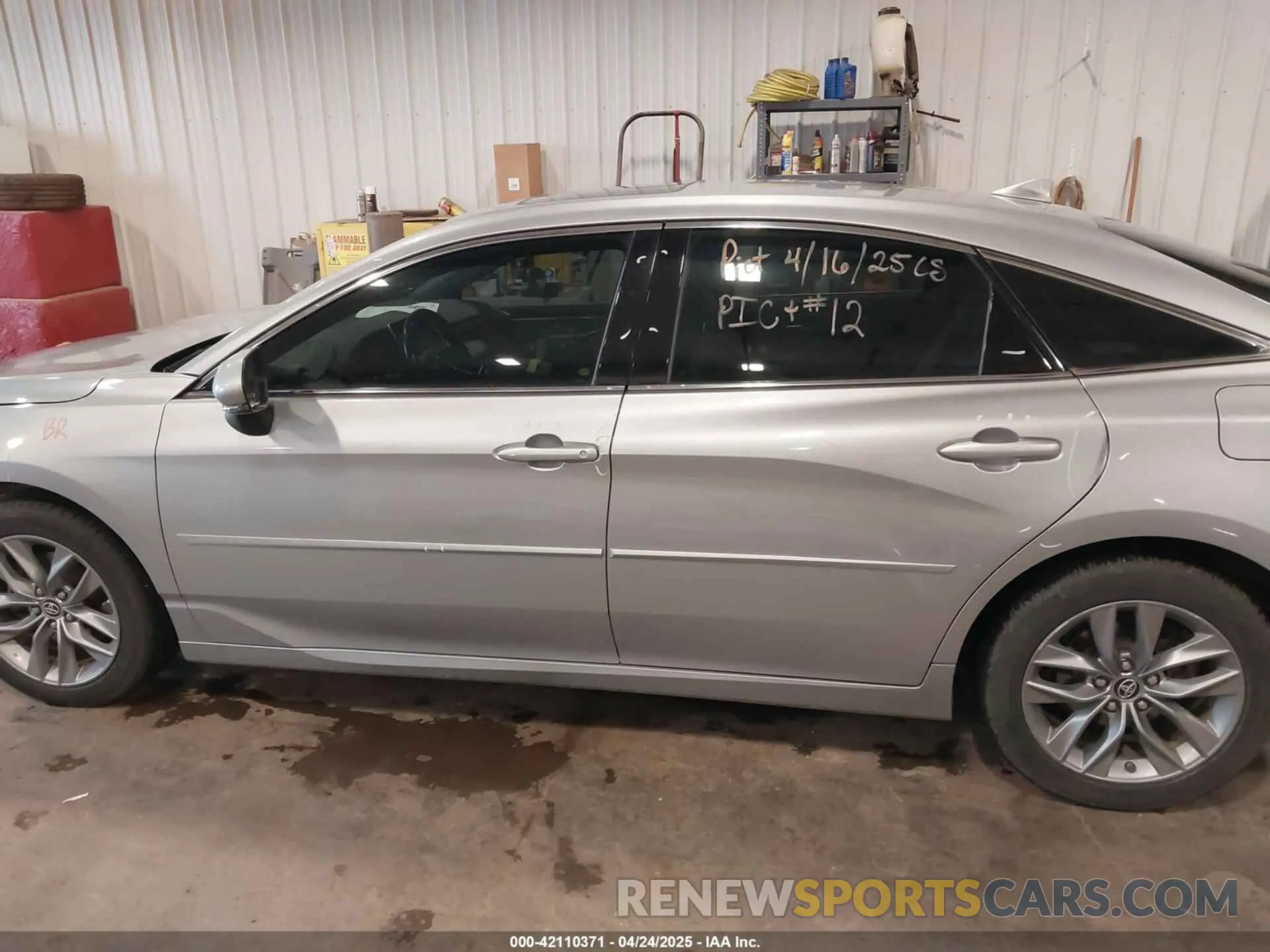 15 Photograph of a damaged car 4T1BZ1FB0KU027896 TOYOTA AVALON 2019