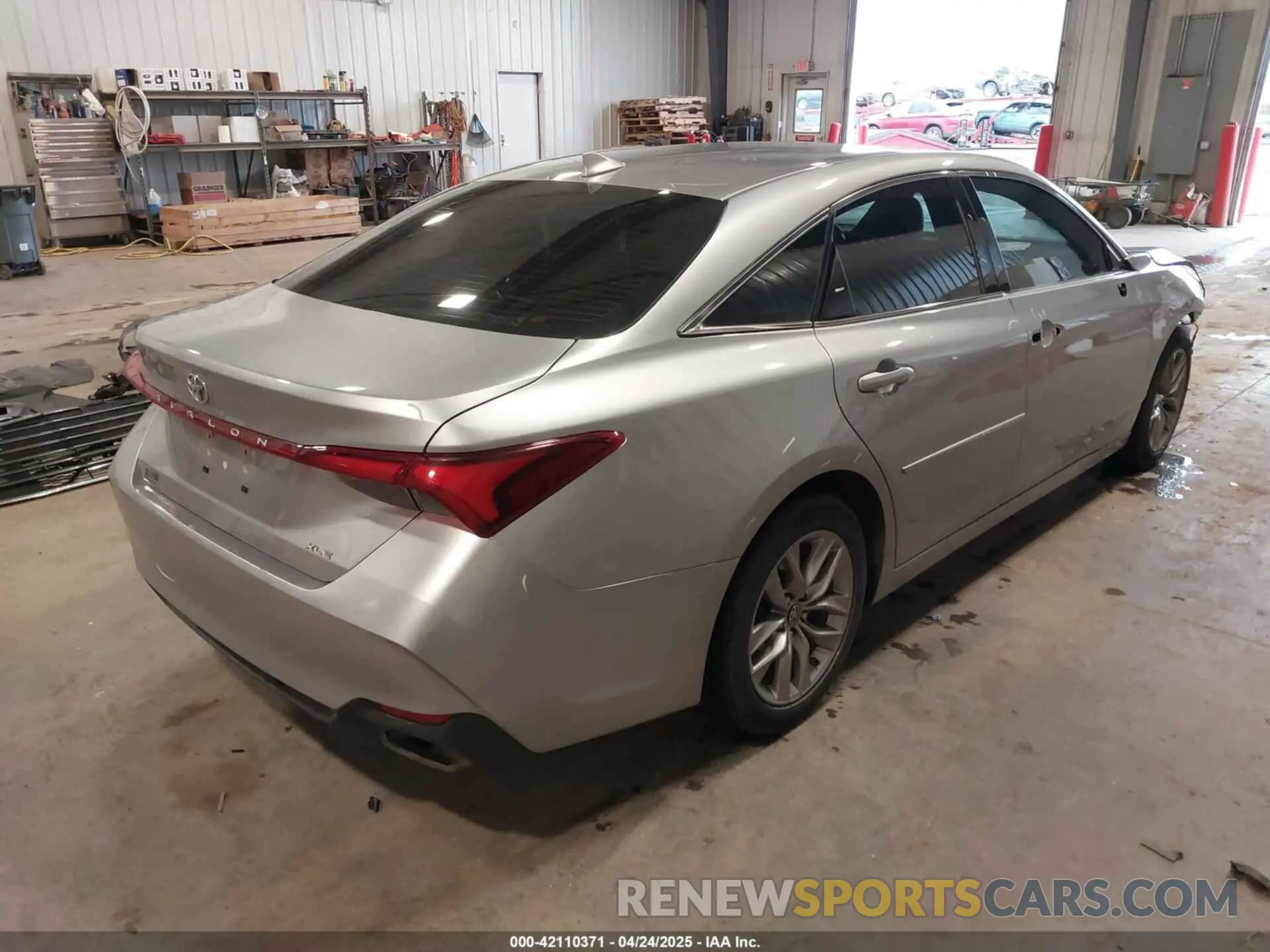 4 Photograph of a damaged car 4T1BZ1FB0KU027896 TOYOTA AVALON 2019