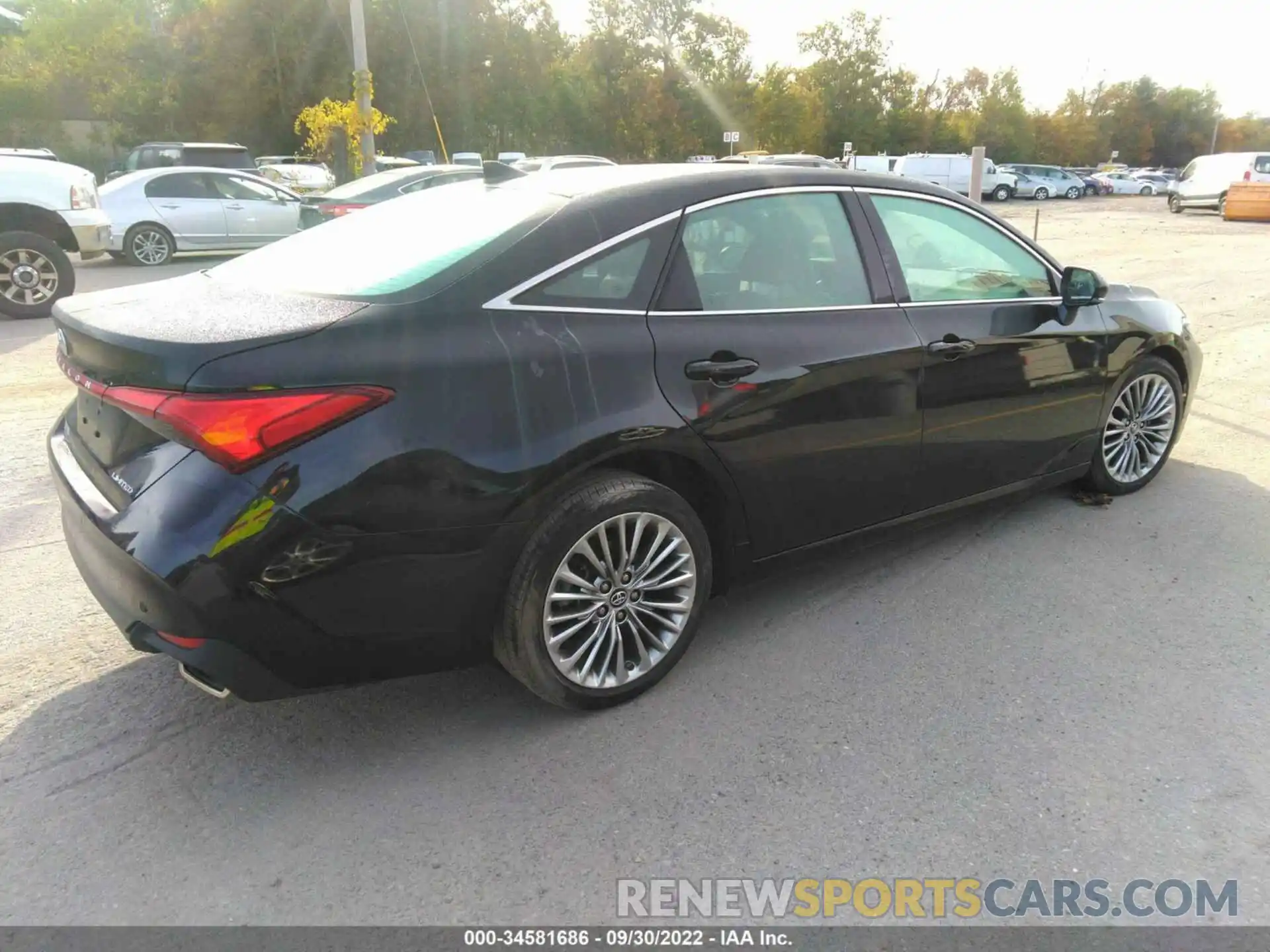 4 Photograph of a damaged car 4T1BZ1FB0KU031172 TOYOTA AVALON 2019