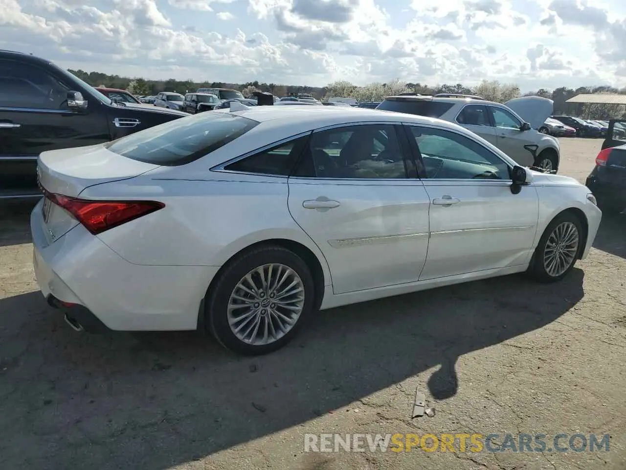 3 Photograph of a damaged car 4T1BZ1FB0KU031740 TOYOTA AVALON 2019