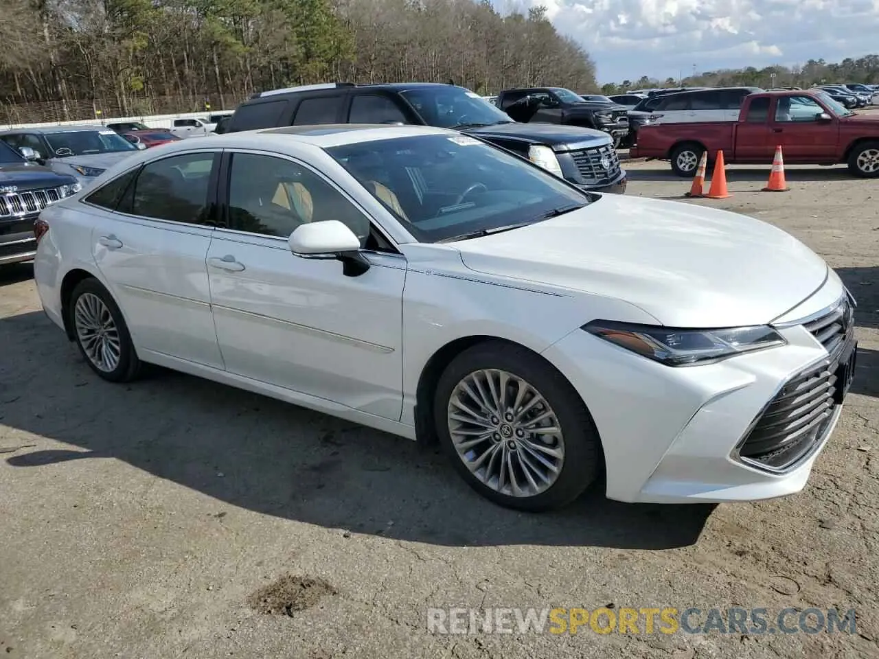 4 Photograph of a damaged car 4T1BZ1FB0KU031740 TOYOTA AVALON 2019