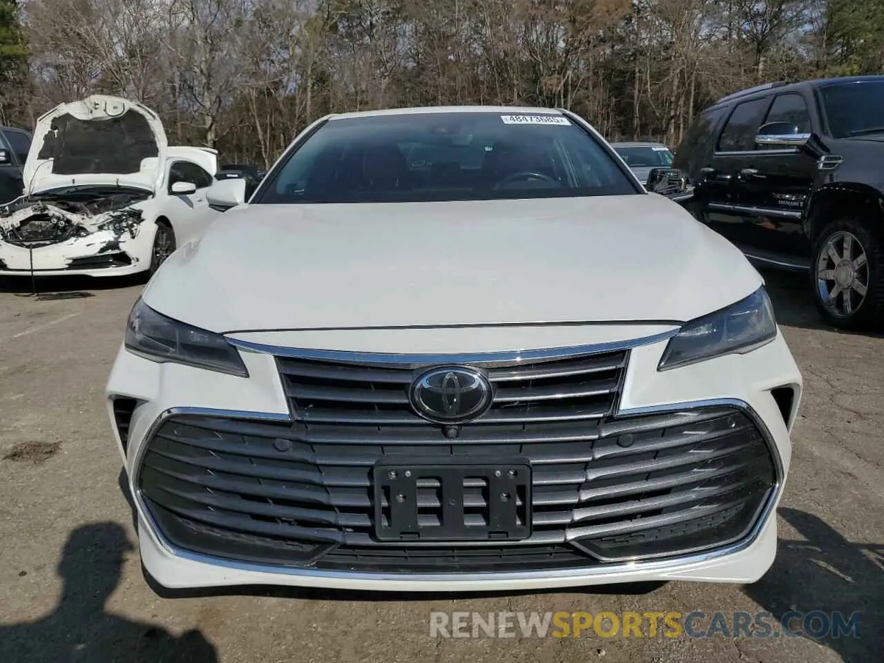 5 Photograph of a damaged car 4T1BZ1FB0KU031740 TOYOTA AVALON 2019