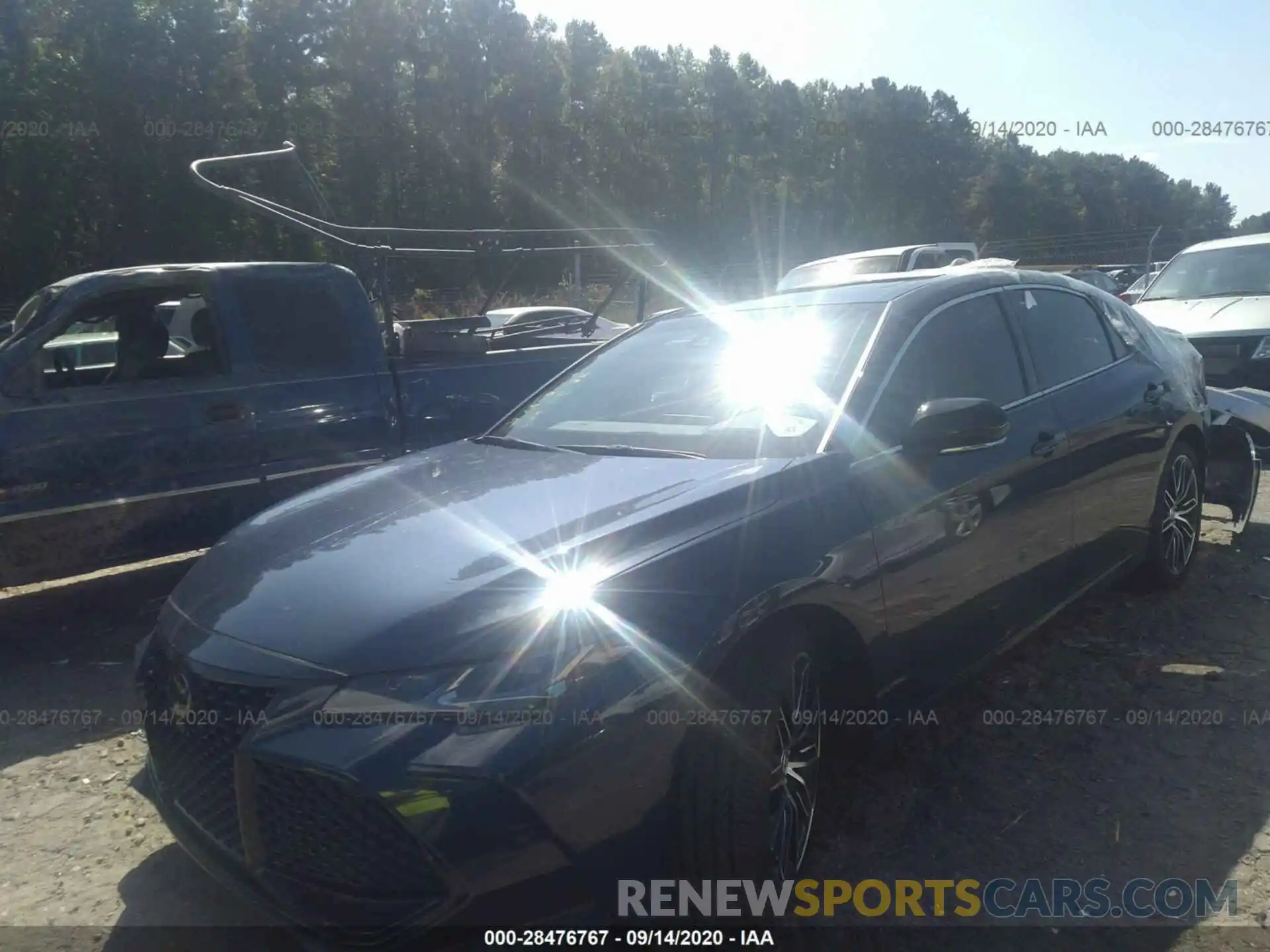 2 Photograph of a damaged car 4T1BZ1FB0KU033388 TOYOTA AVALON 2019