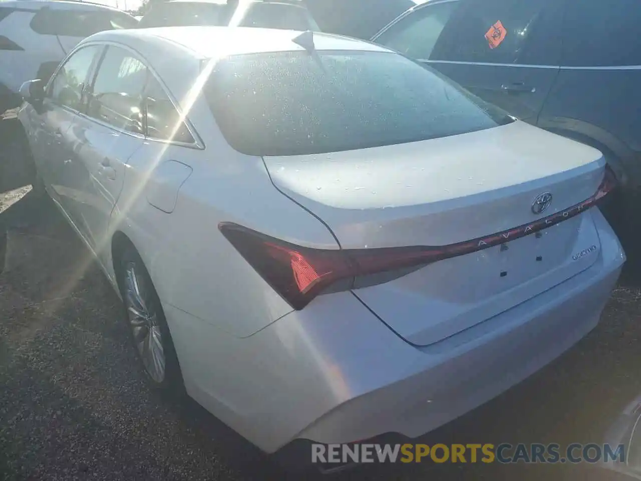 3 Photograph of a damaged car 4T1BZ1FB0KU033987 TOYOTA AVALON 2019