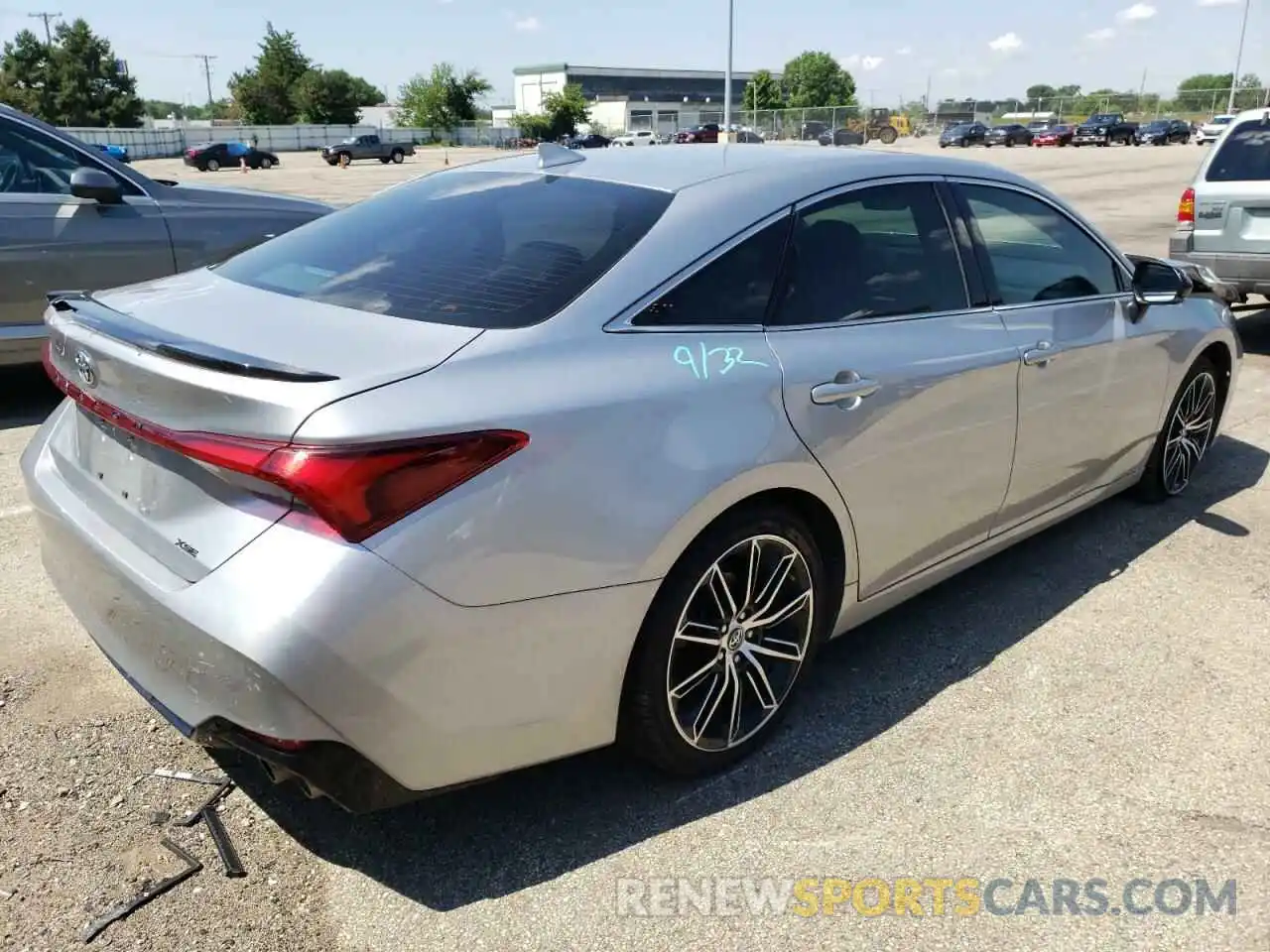 4 Photograph of a damaged car 4T1BZ1FB1KU001419 TOYOTA AVALON 2019