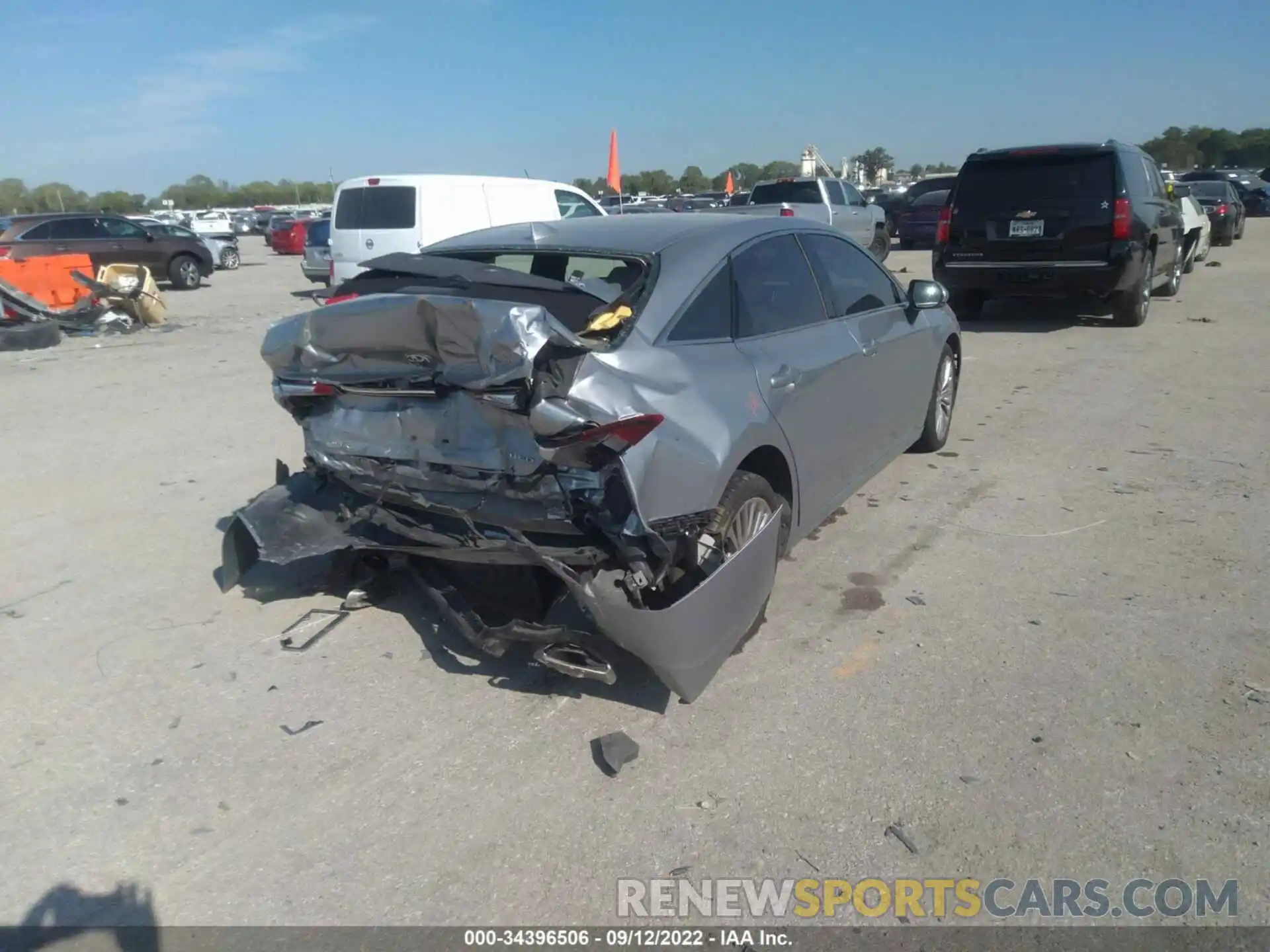 4 Photograph of a damaged car 4T1BZ1FB1KU006717 TOYOTA AVALON 2019