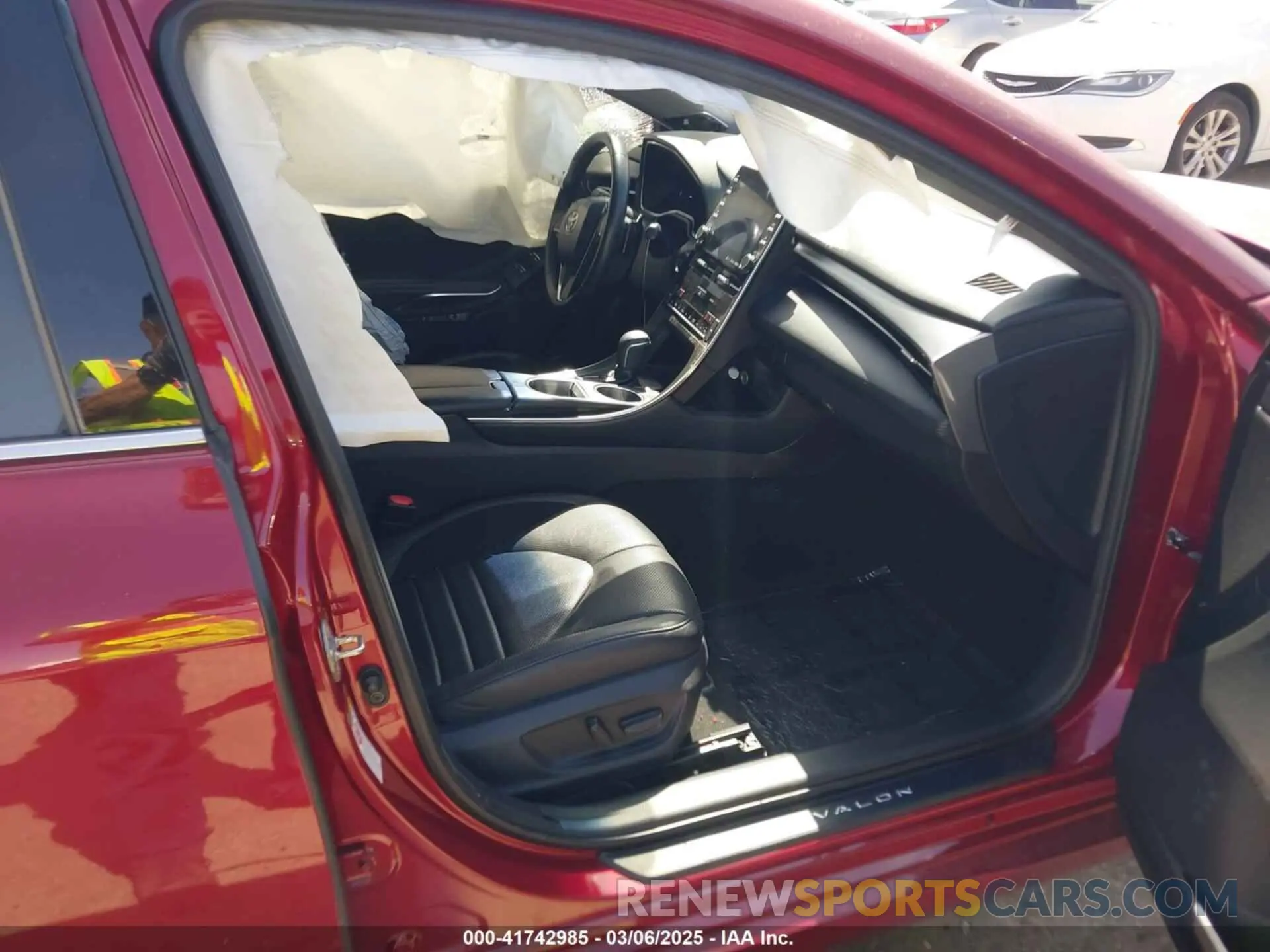 5 Photograph of a damaged car 4T1BZ1FB1KU010539 TOYOTA AVALON 2019