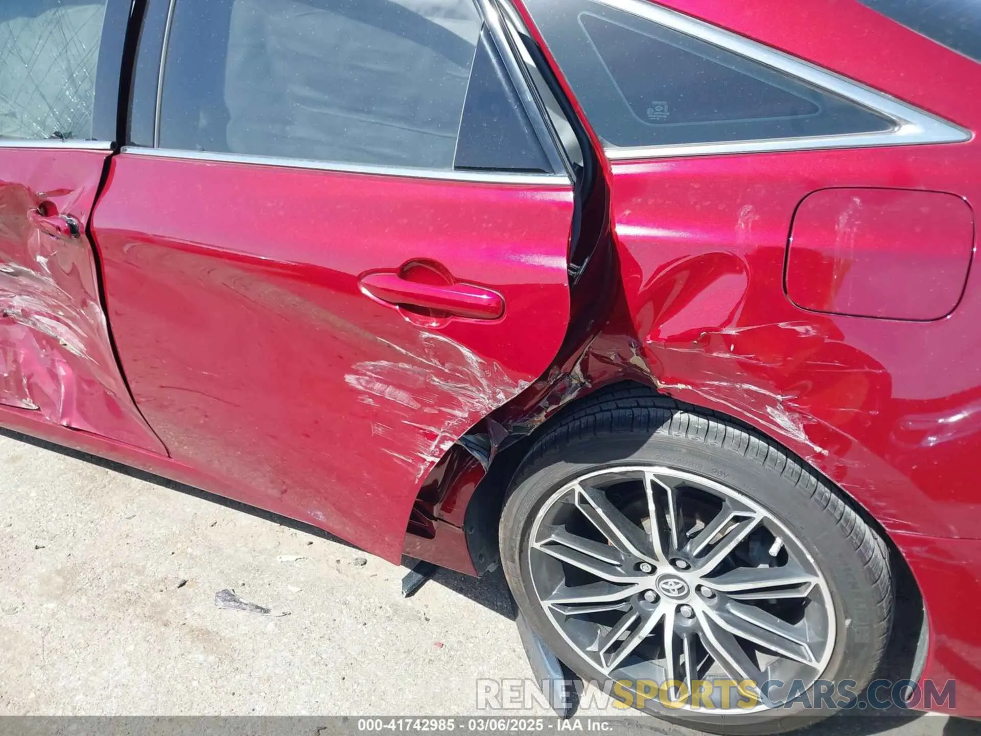 6 Photograph of a damaged car 4T1BZ1FB1KU010539 TOYOTA AVALON 2019