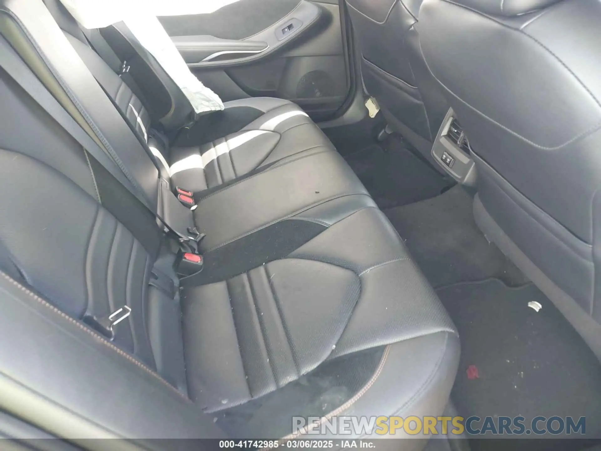 8 Photograph of a damaged car 4T1BZ1FB1KU010539 TOYOTA AVALON 2019