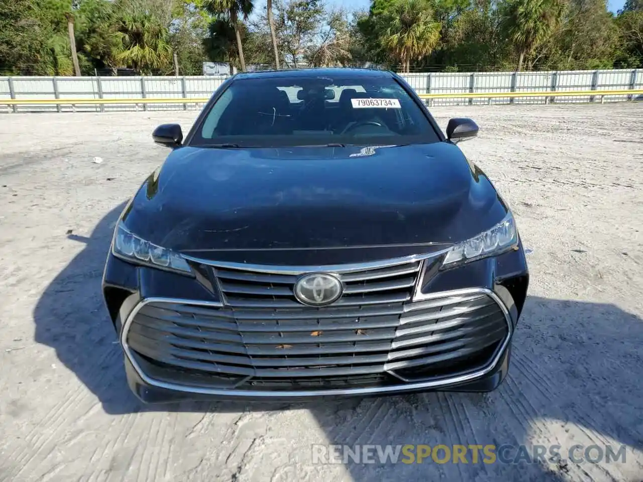 5 Photograph of a damaged car 4T1BZ1FB1KU028149 TOYOTA AVALON 2019