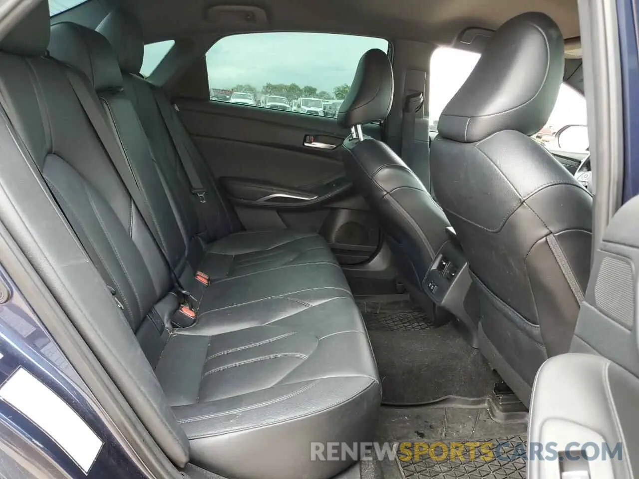 10 Photograph of a damaged car 4T1BZ1FB1KU030015 TOYOTA AVALON 2019
