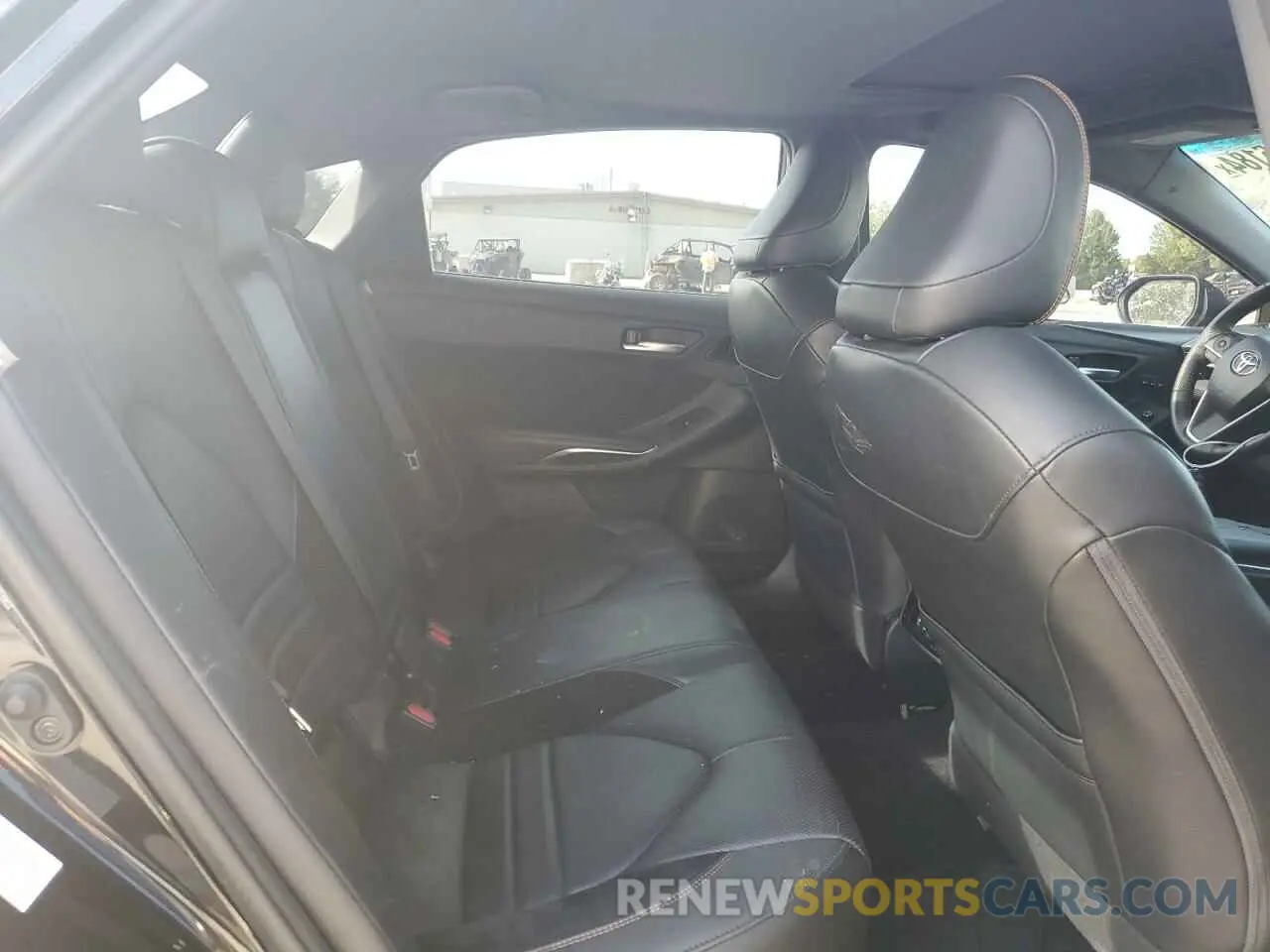 10 Photograph of a damaged car 4T1BZ1FB2KU004684 TOYOTA AVALON 2019