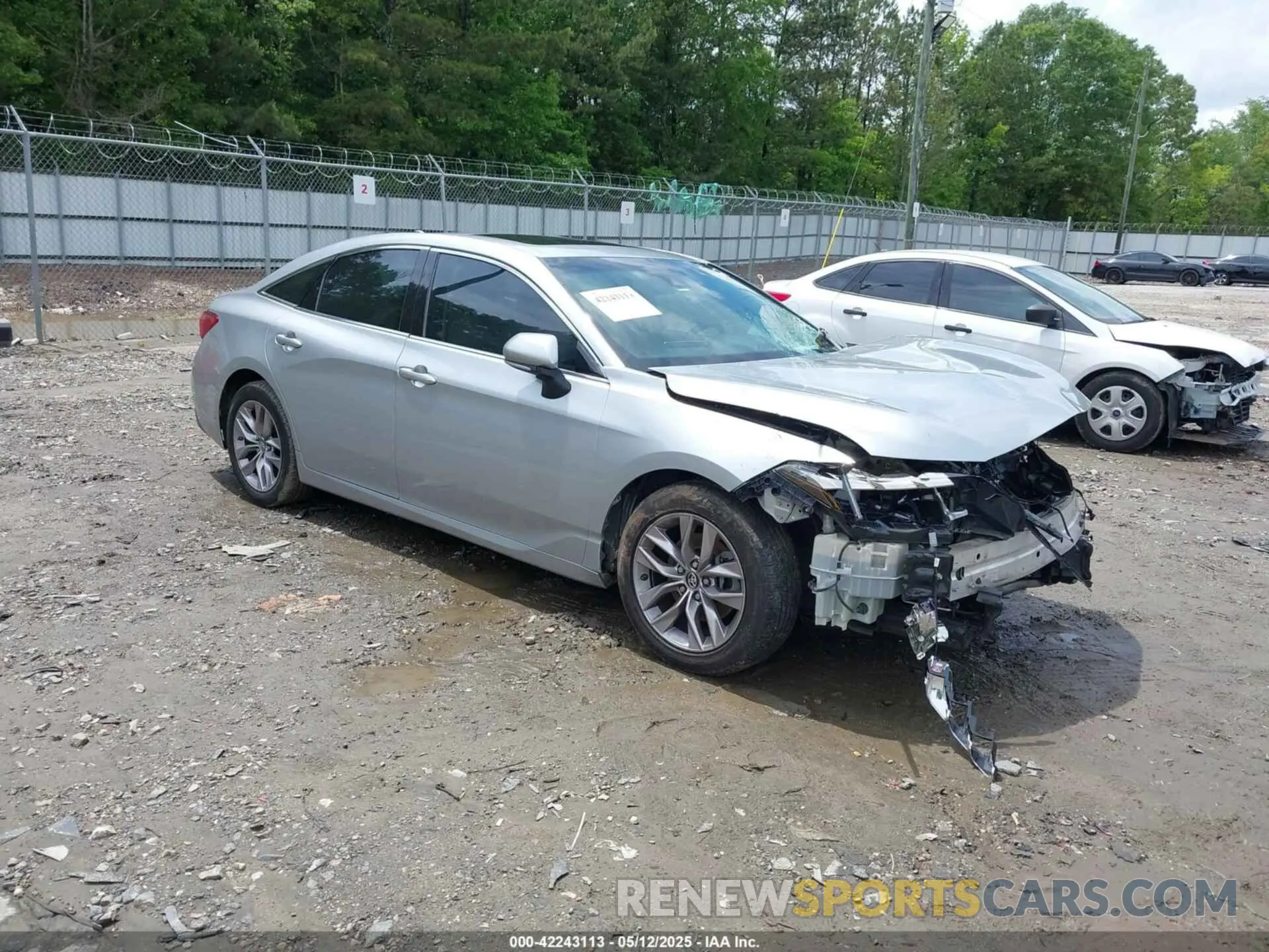 1 Photograph of a damaged car 4T1BZ1FB2KU008167 TOYOTA AVALON 2019