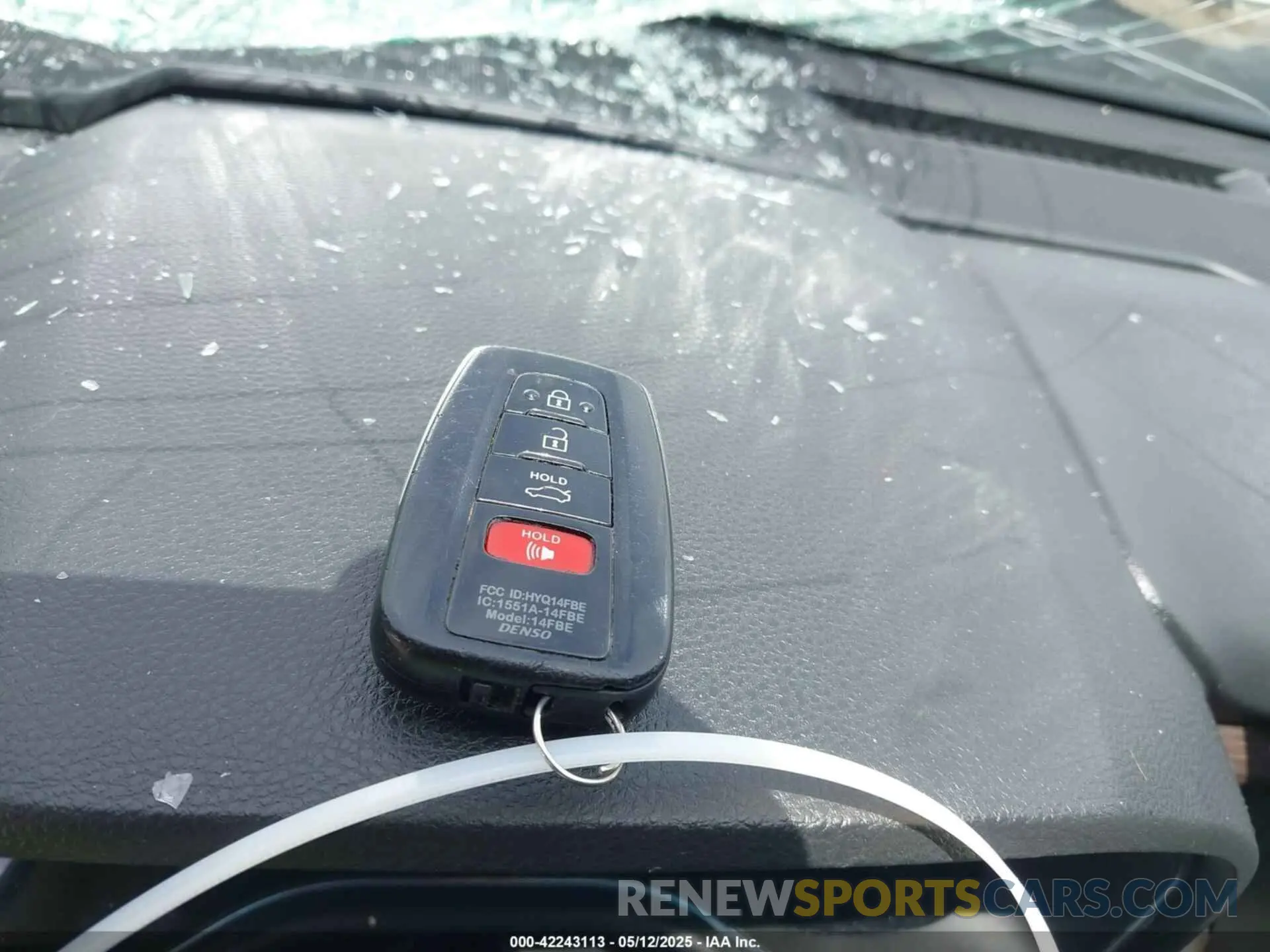 11 Photograph of a damaged car 4T1BZ1FB2KU008167 TOYOTA AVALON 2019