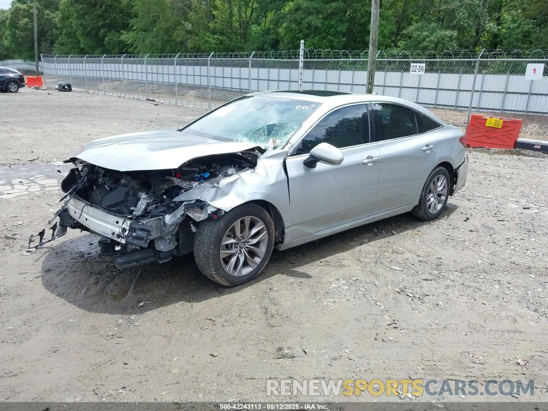 2 Photograph of a damaged car 4T1BZ1FB2KU008167 TOYOTA AVALON 2019