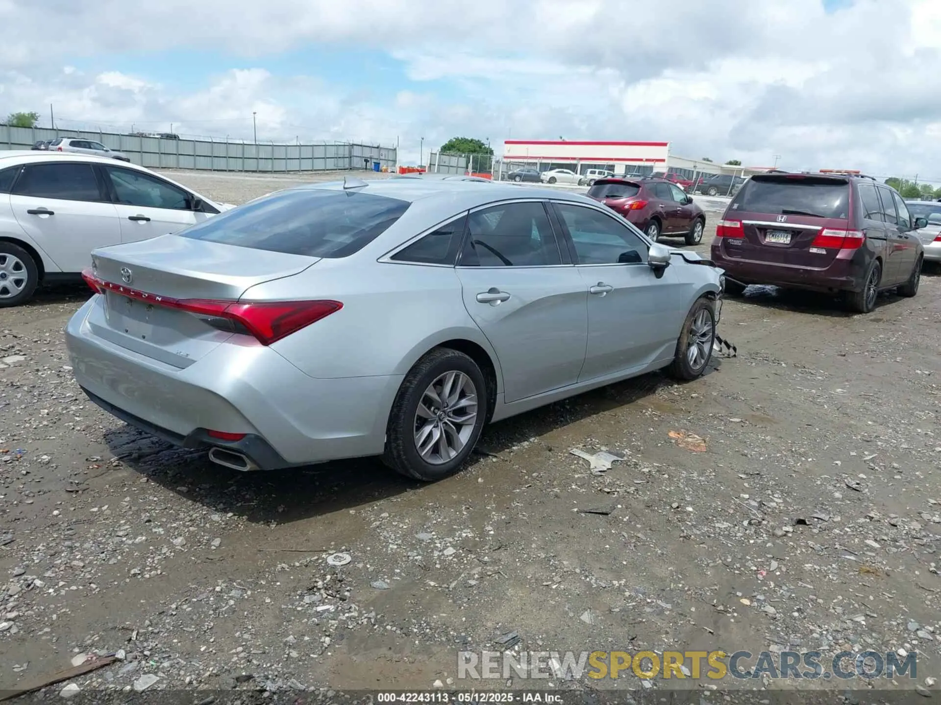 4 Photograph of a damaged car 4T1BZ1FB2KU008167 TOYOTA AVALON 2019
