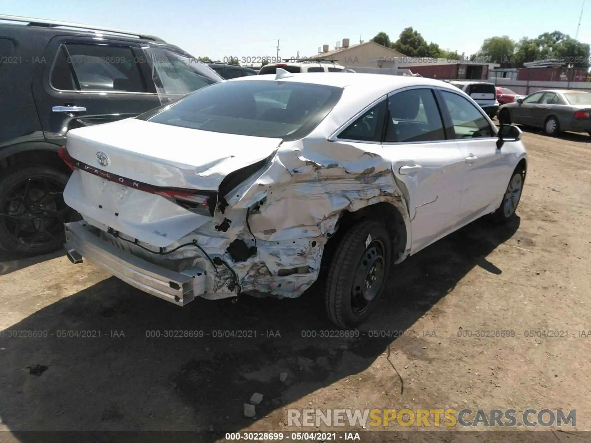 4 Photograph of a damaged car 4T1BZ1FB2KU016141 TOYOTA AVALON 2019