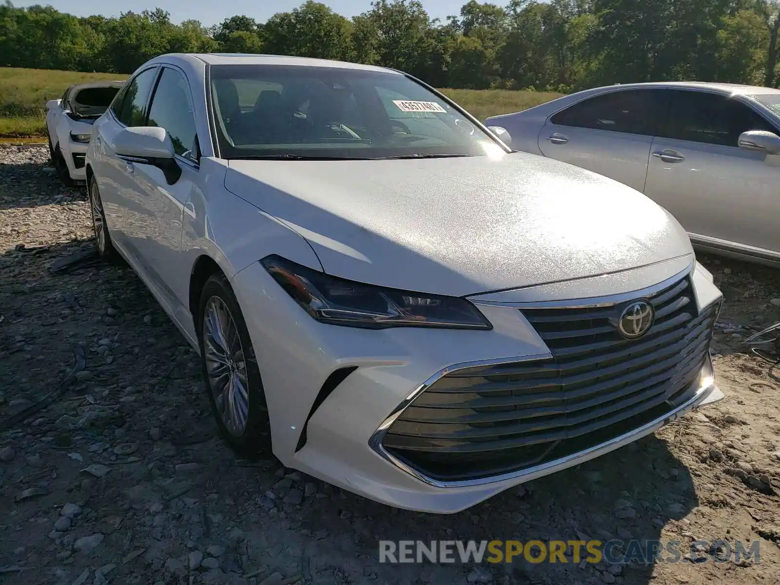 1 Photograph of a damaged car 4T1BZ1FB2KU022618 TOYOTA AVALON 2019