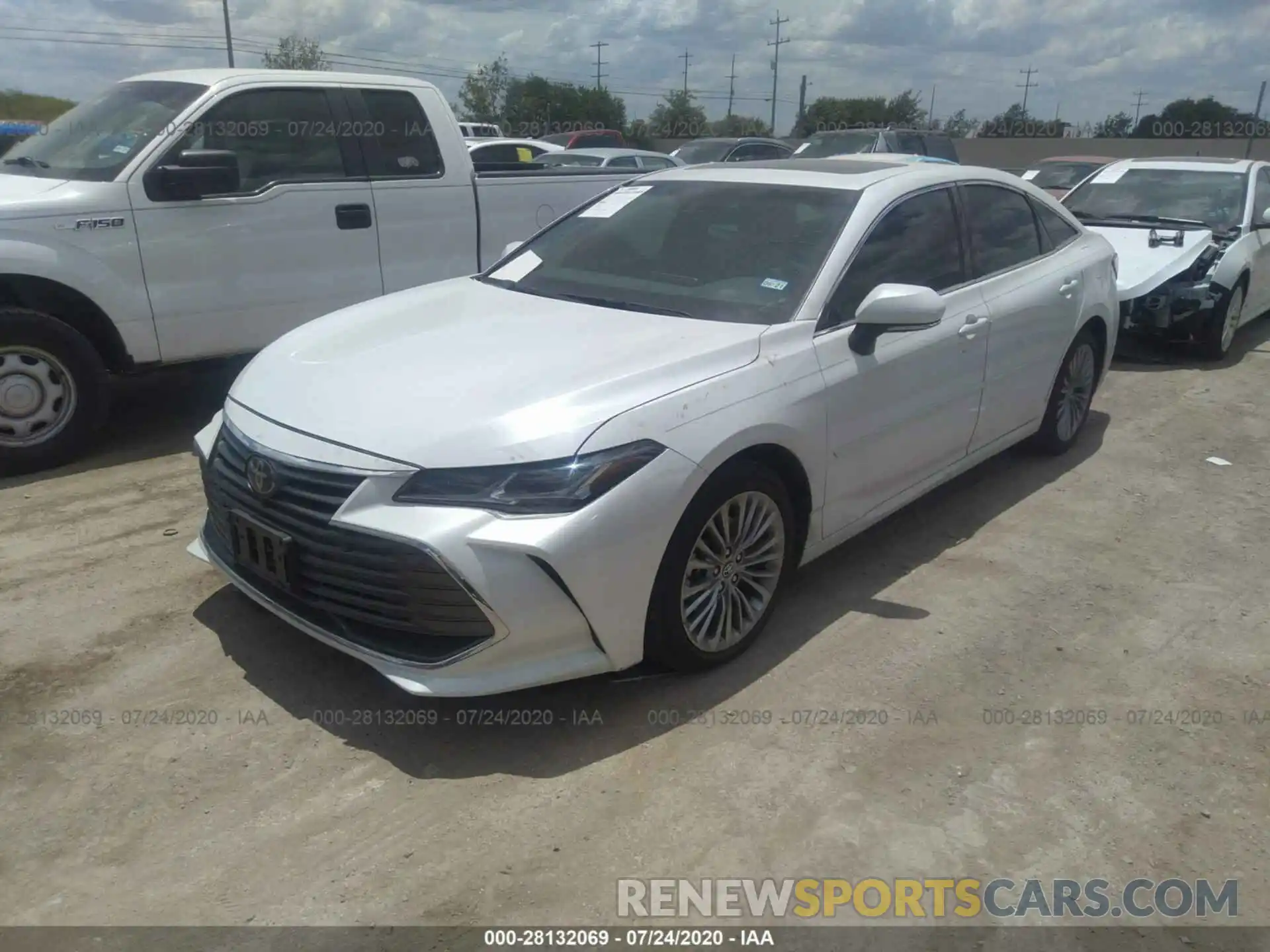 2 Photograph of a damaged car 4T1BZ1FB2KU030279 TOYOTA AVALON 2019