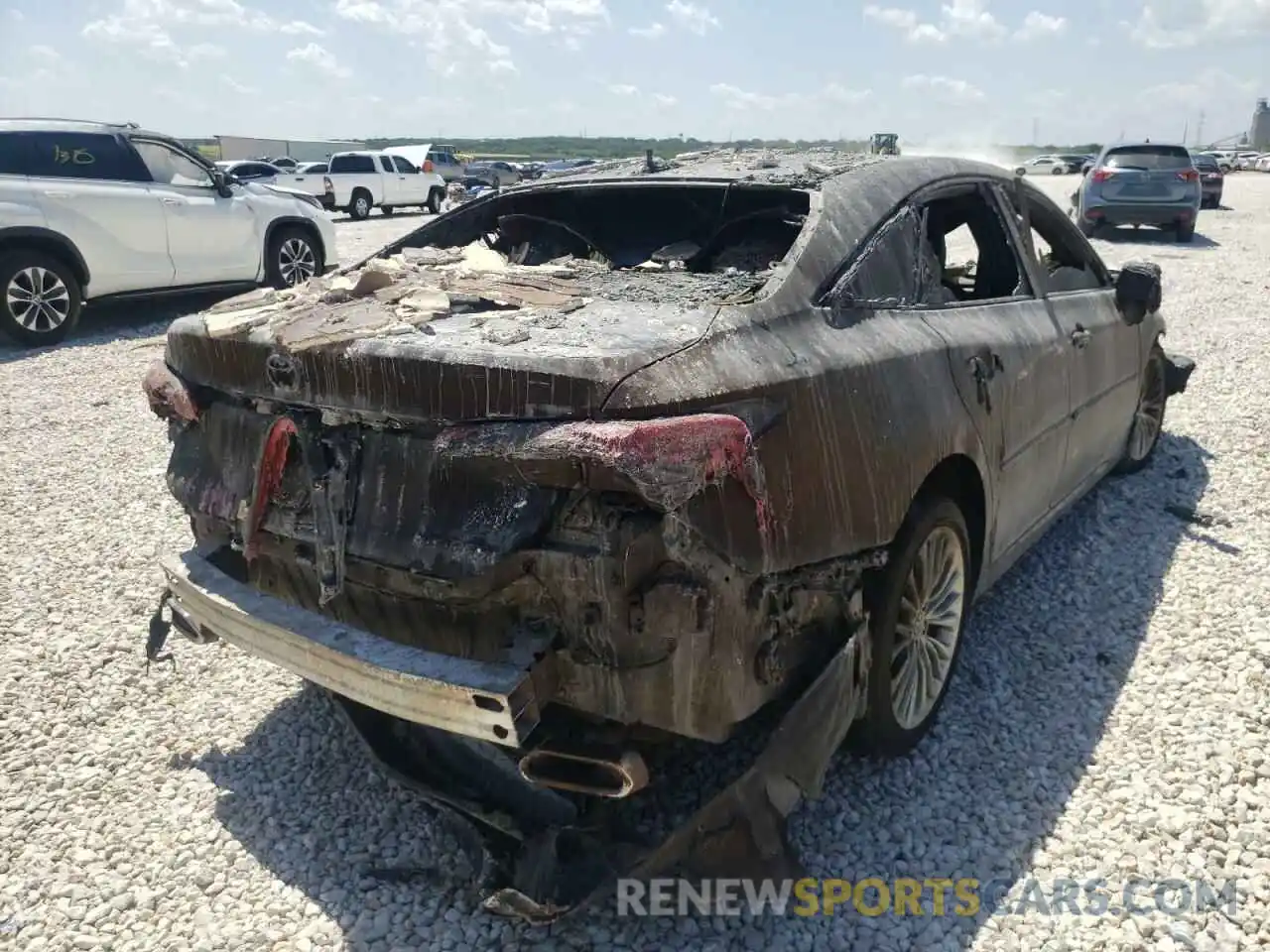 4 Photograph of a damaged car 4T1BZ1FB2KU031626 TOYOTA AVALON 2019