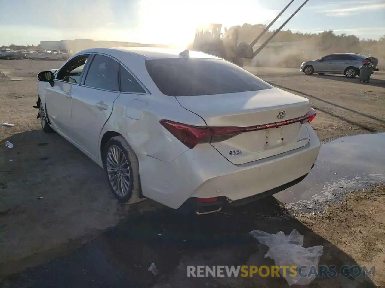 3 Photograph of a damaged car 4T1BZ1FB2KU032632 TOYOTA AVALON 2019